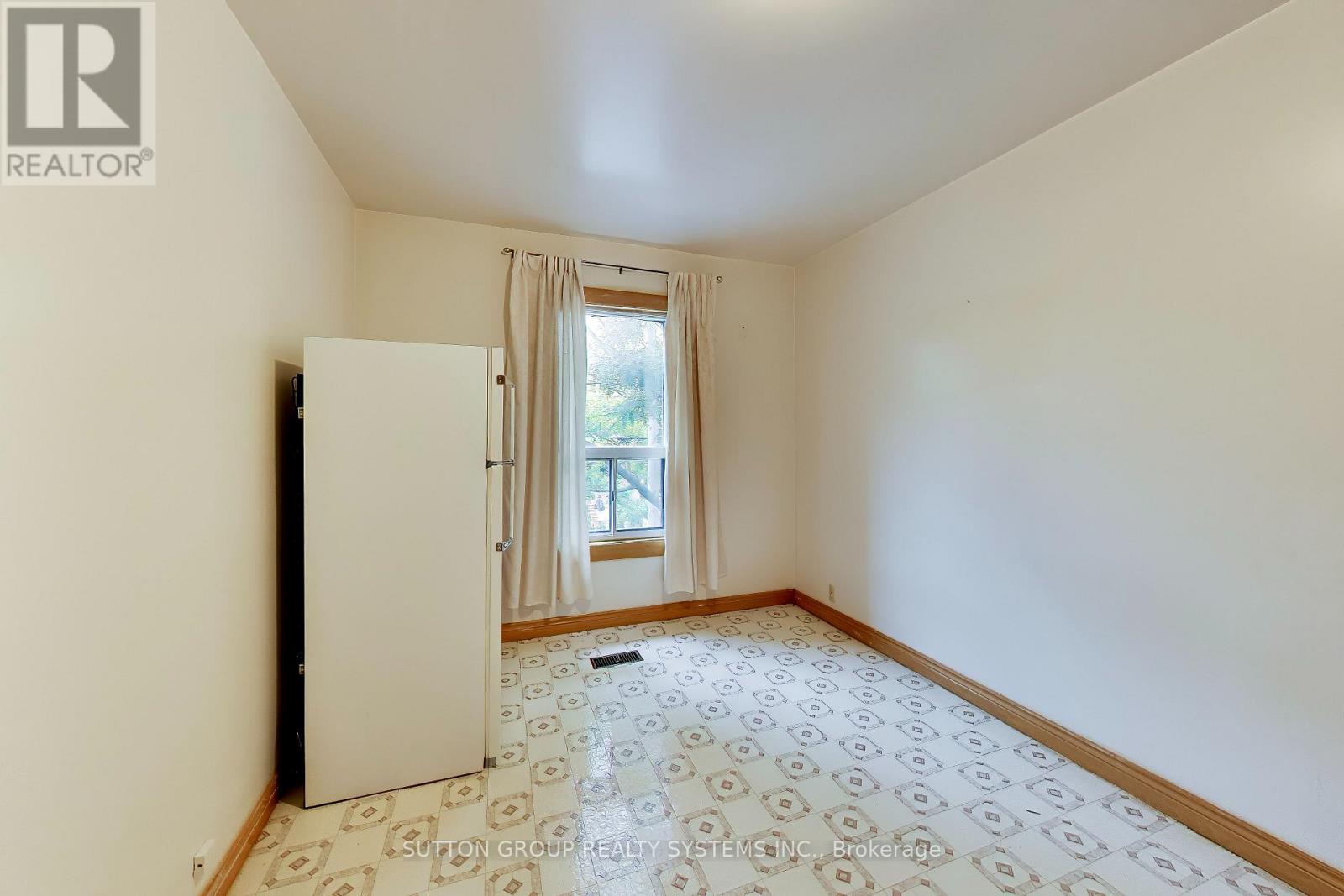 8 Alhambra Avenue Property Photo 23