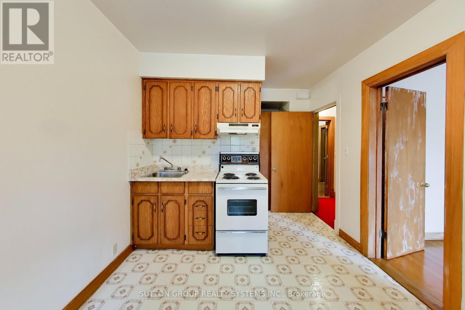 8 Alhambra Avenue Property Photo 24