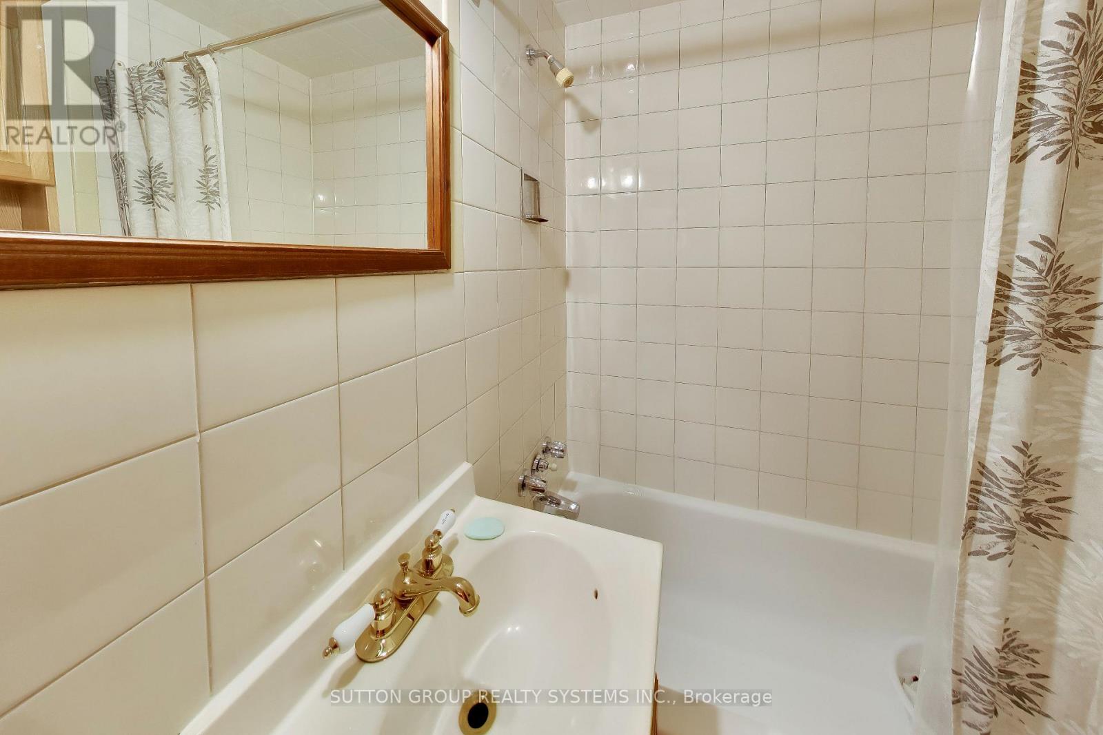 8 Alhambra Avenue Property Photo 27