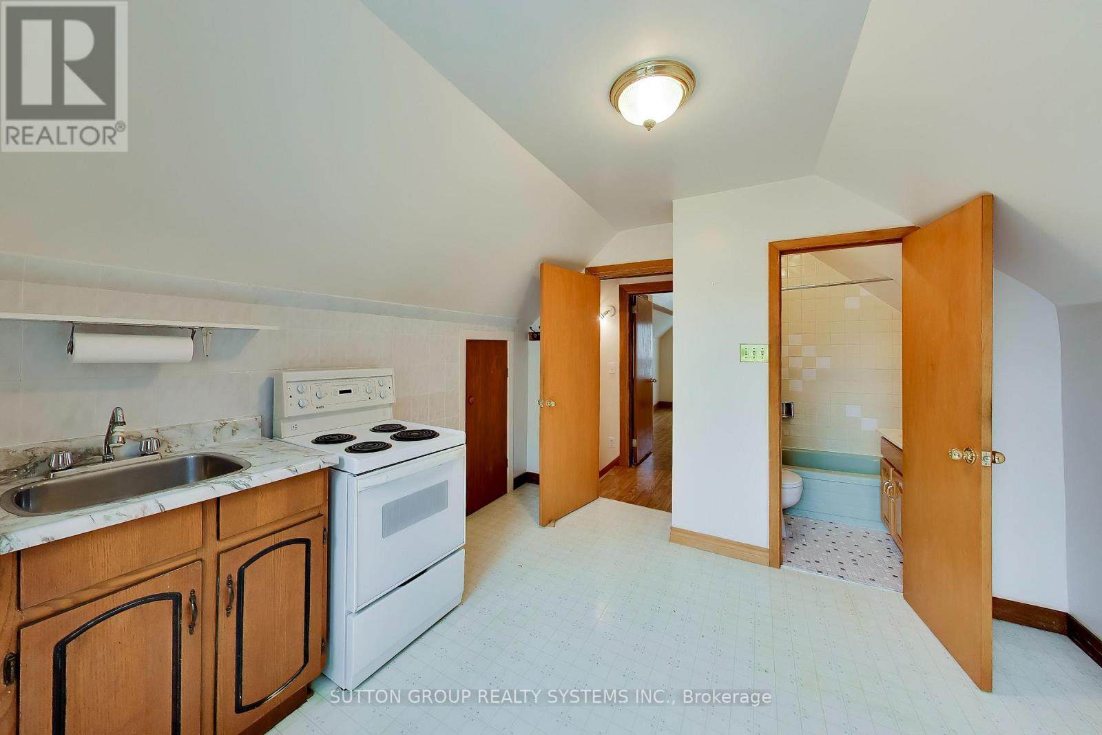 8 Alhambra Avenue Property Photo 29
