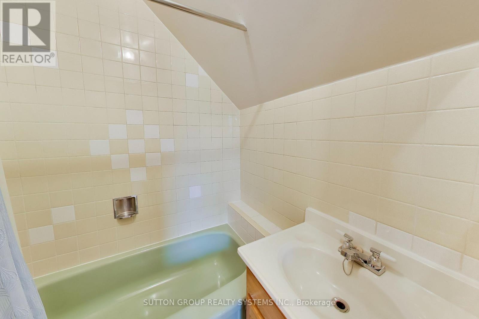 8 Alhambra Avenue Property Photo 33