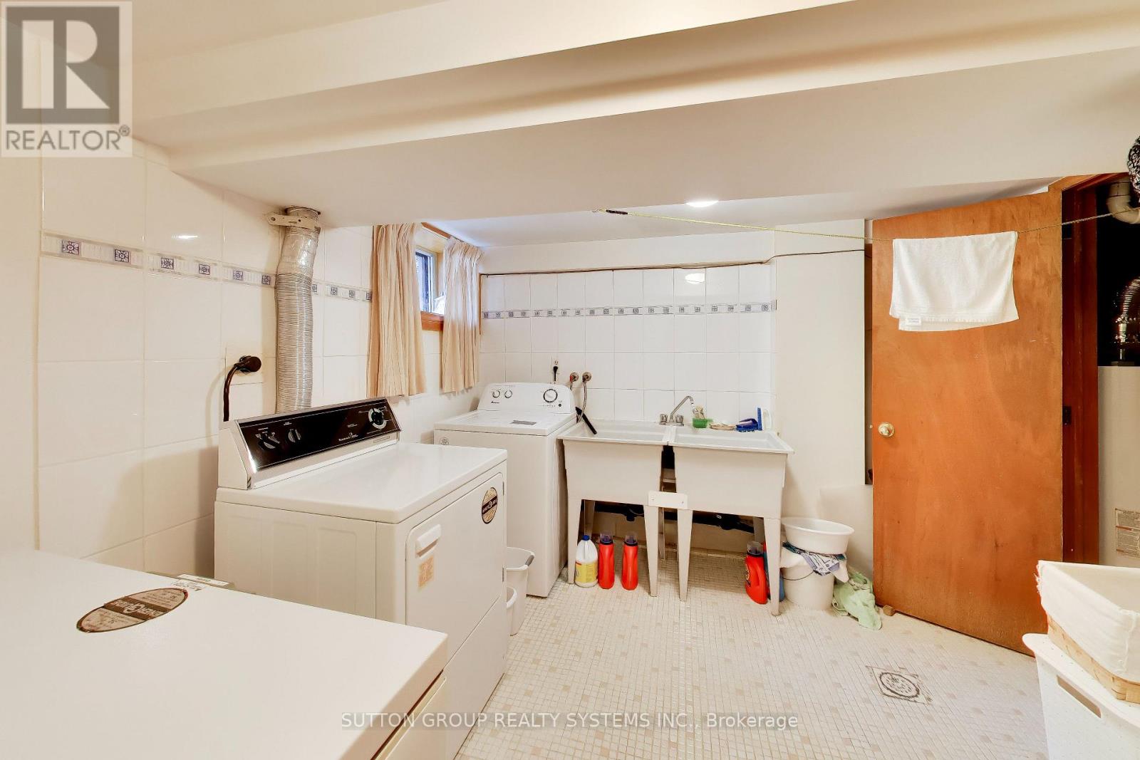 8 Alhambra Avenue Property Photo 39