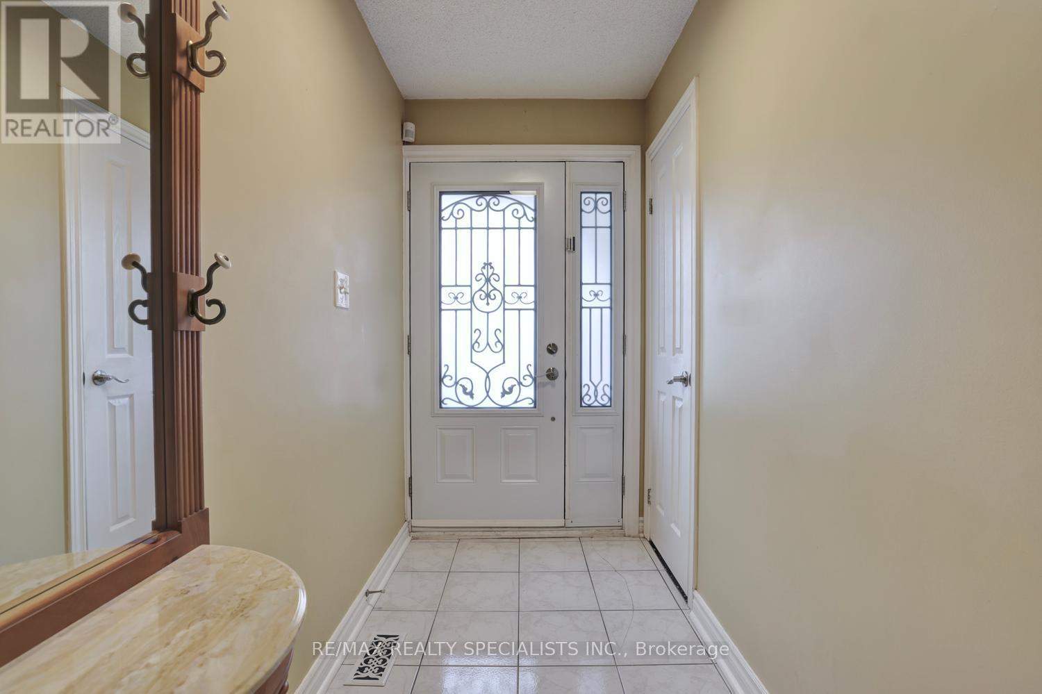 4464 Weeping Willow Drive Property Photo 5