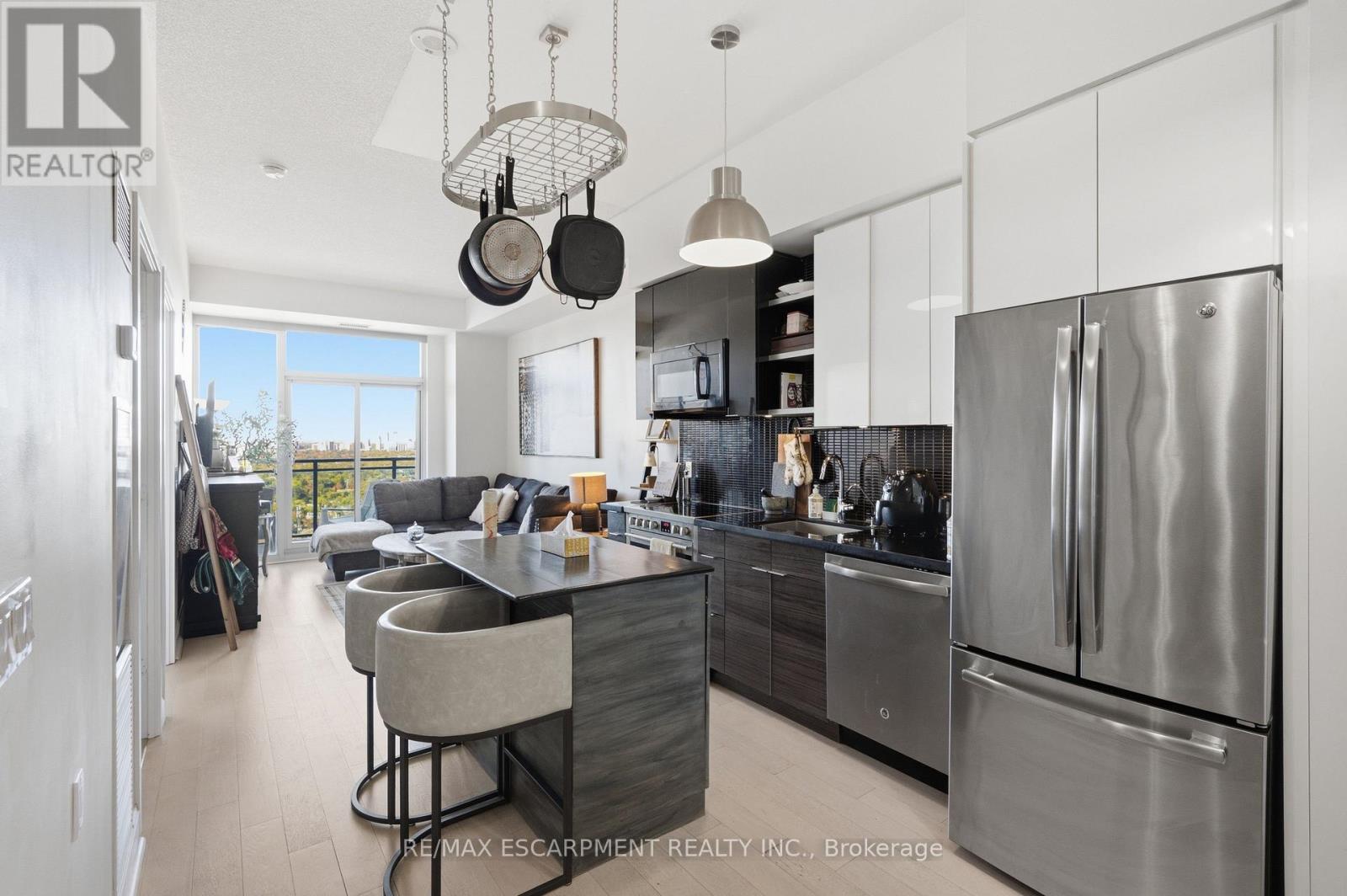 3703 - 33 Shore Breeze Drive Property Photo 2