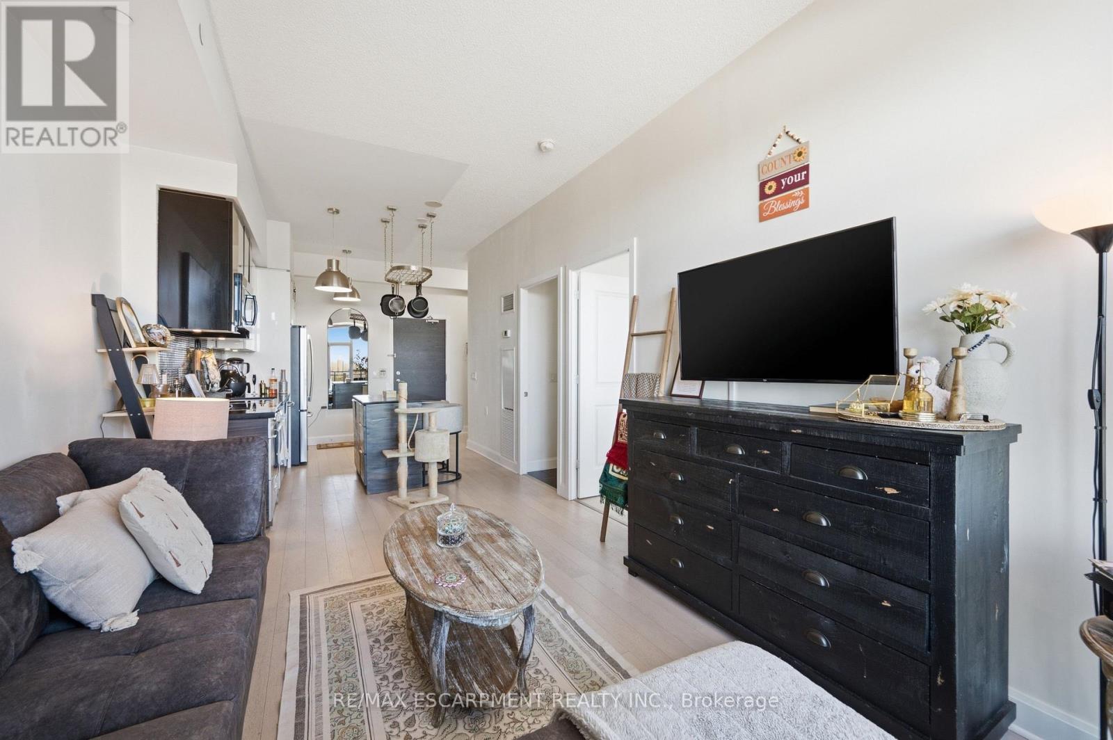 3703 - 33 Shore Breeze Drive Property Photo 3