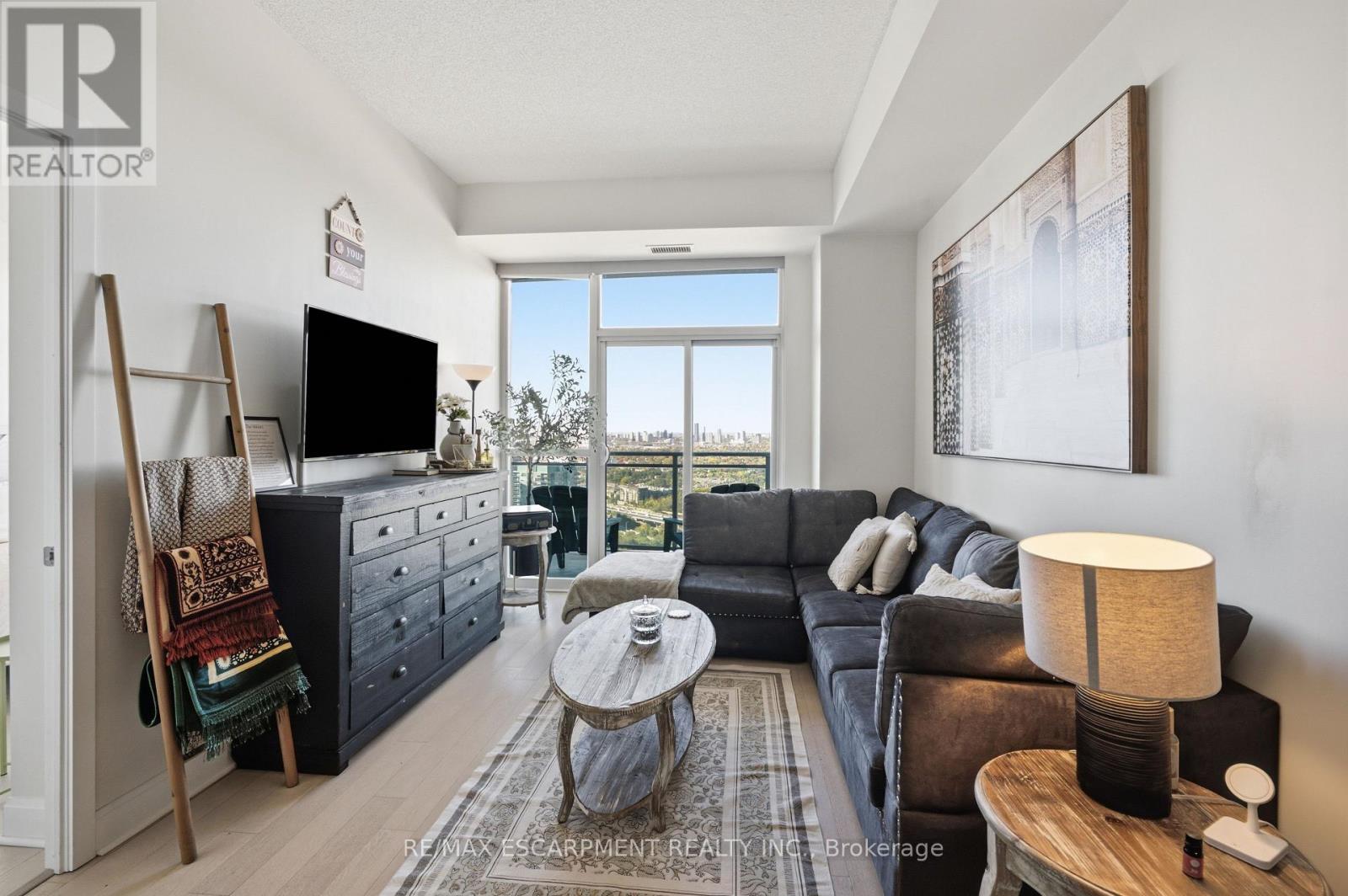 3703 - 33 Shore Breeze Drive Property Photo 4