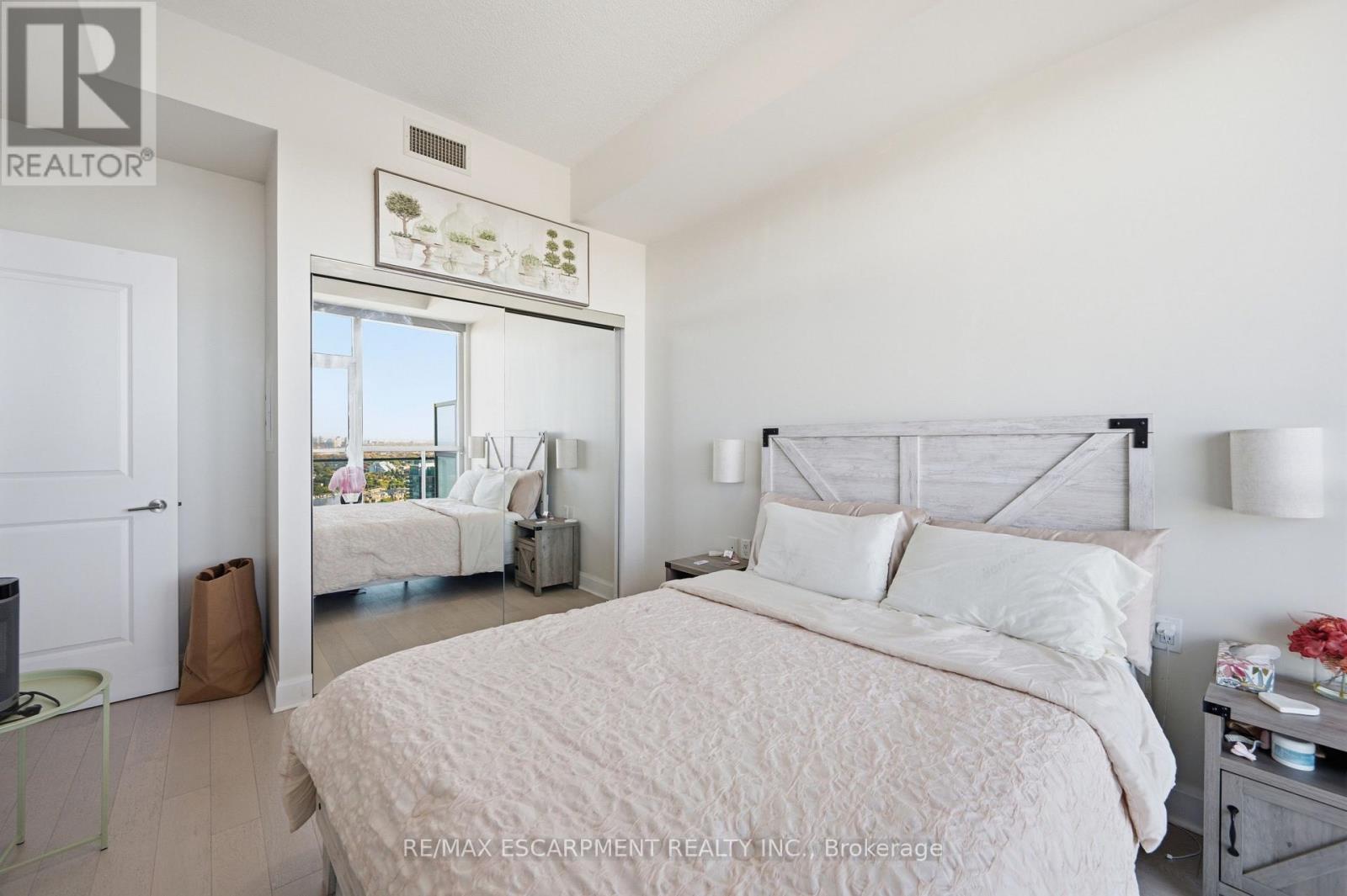 3703 - 33 Shore Breeze Drive Property Photo 6