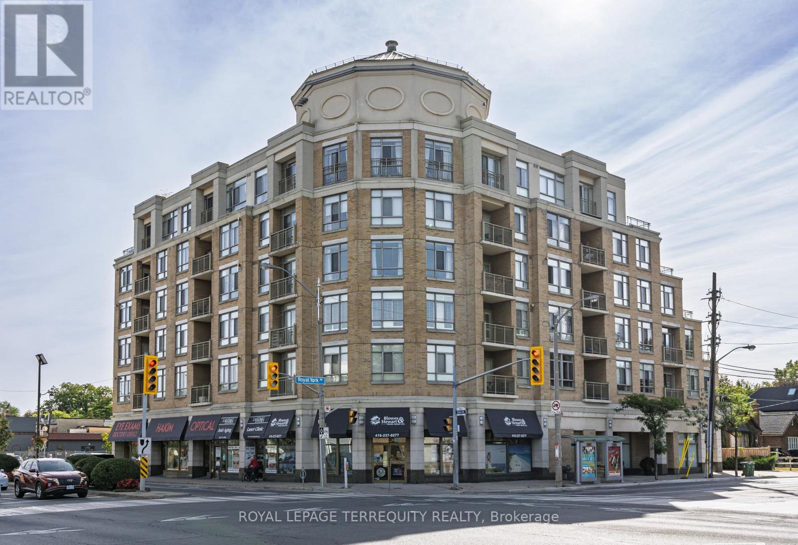 407 - 935 ROYAL YORK ROAD Property Photo 1