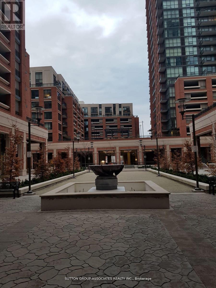 541 - 830 Lawrence Avenue W Property Photo 1