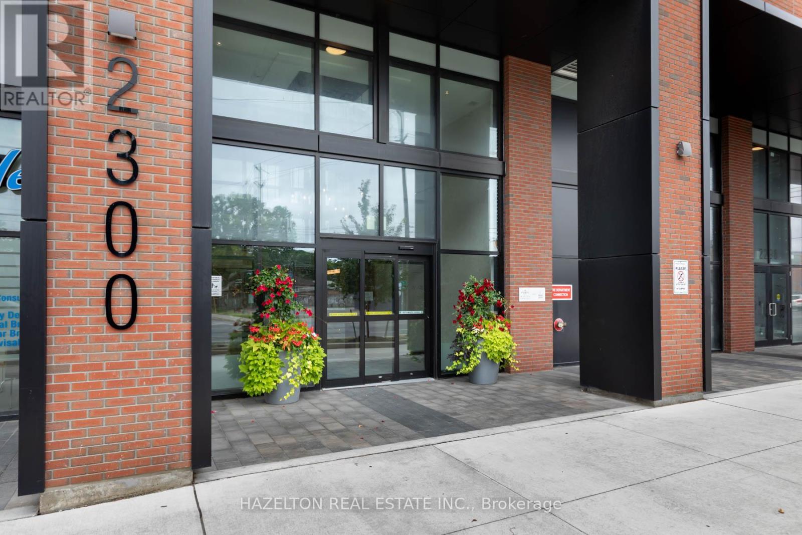 905 - 2300 St. Clair Avenue W Property Photo 2