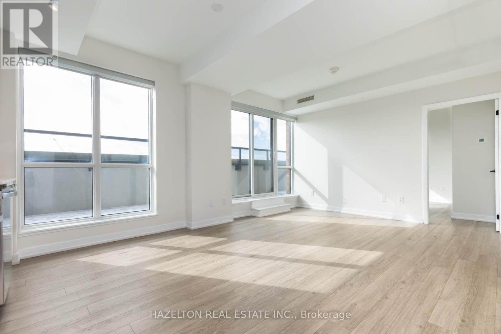 905 - 2300 St. Clair Avenue W Property Photo 4