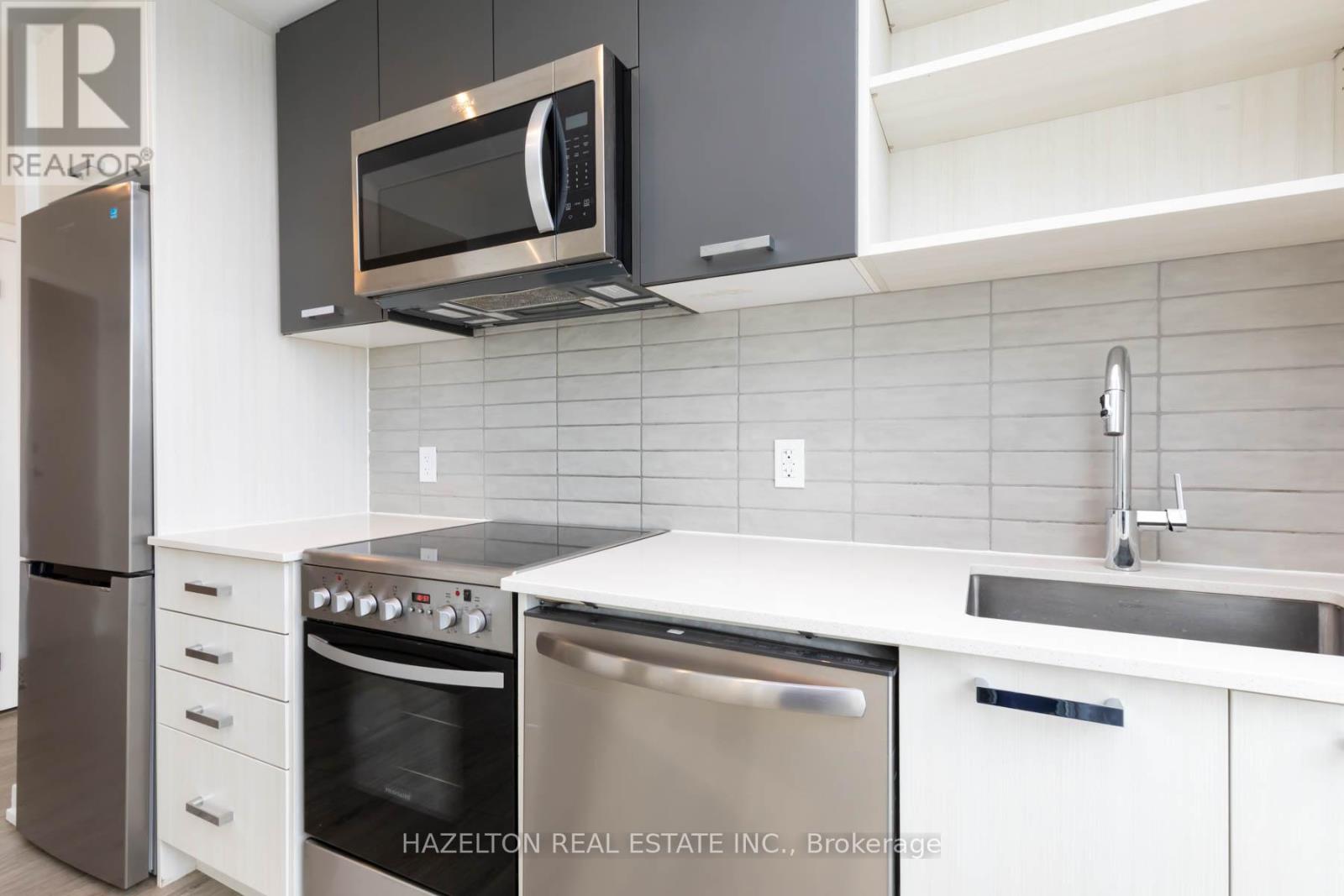 905 - 2300 St. Clair Avenue W Property Photo 12