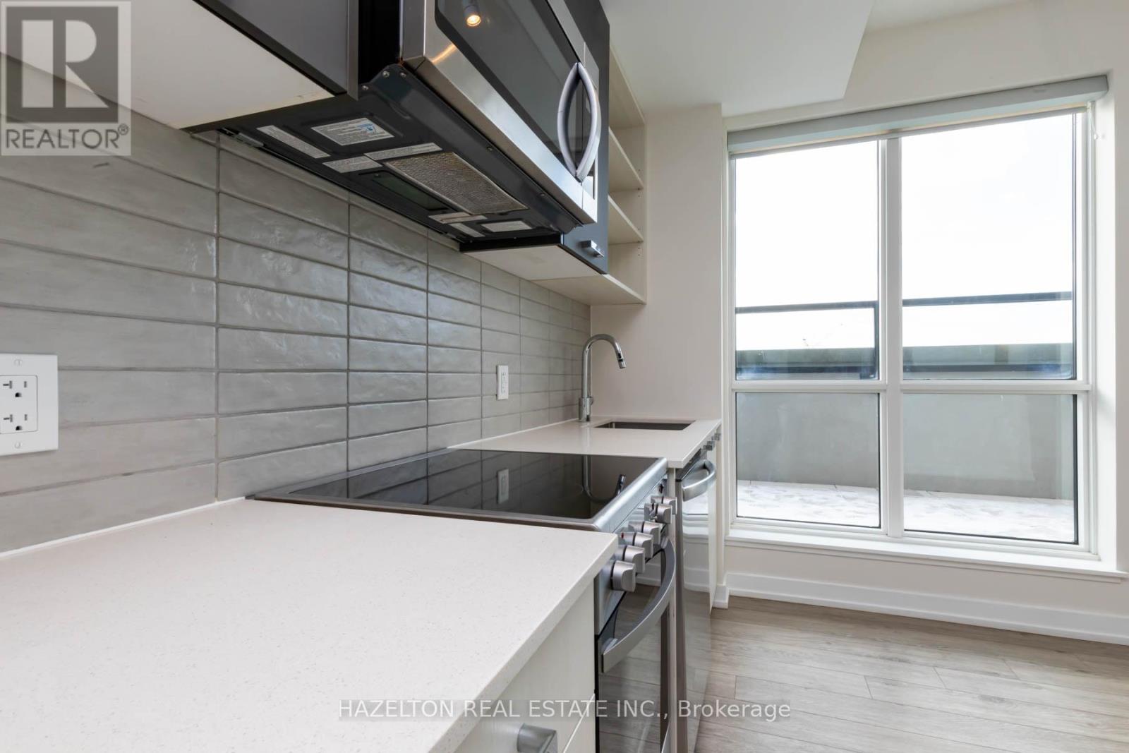 905 - 2300 St. Clair Avenue W Property Photo 13