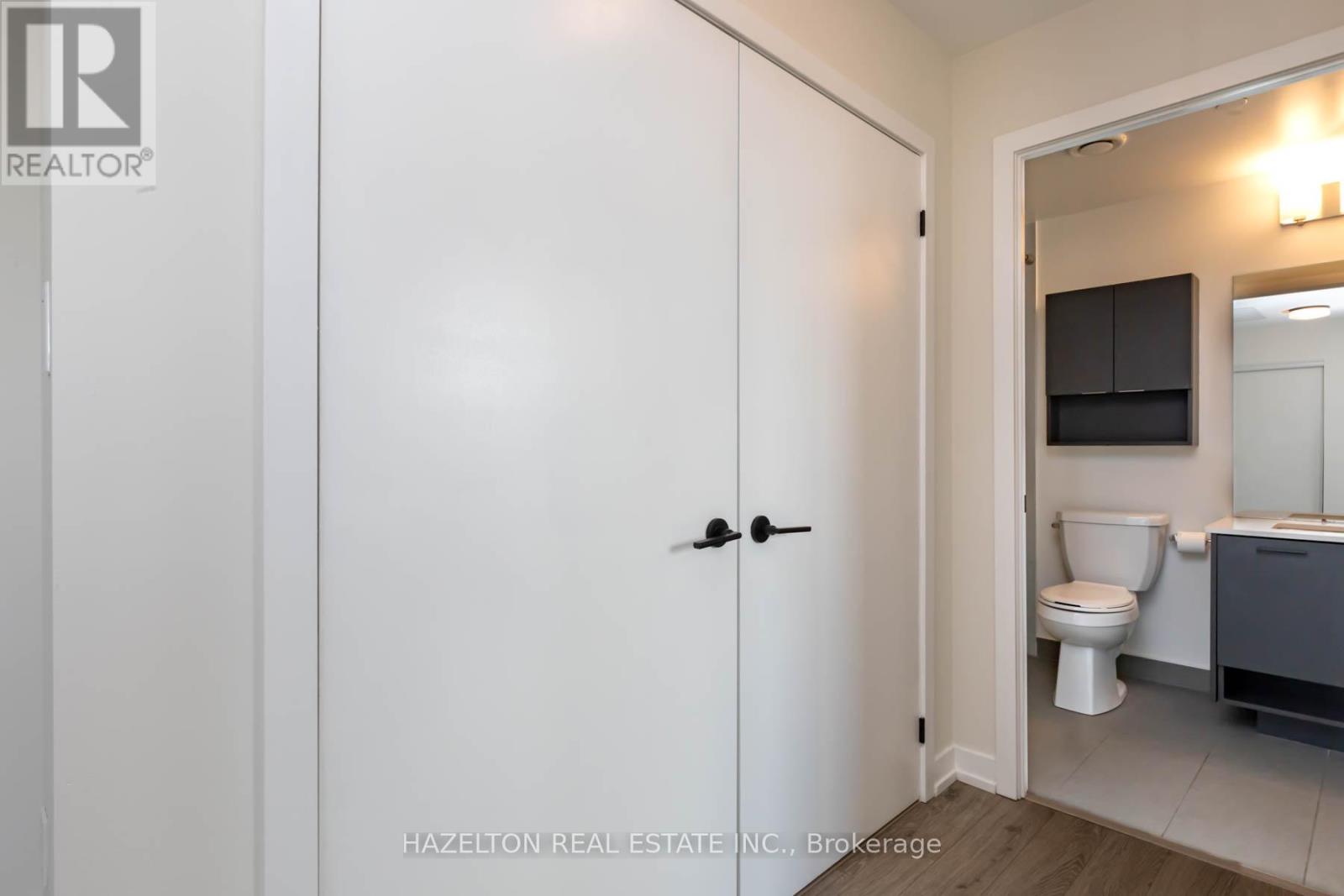 905 - 2300 St. Clair Avenue W Property Photo 24