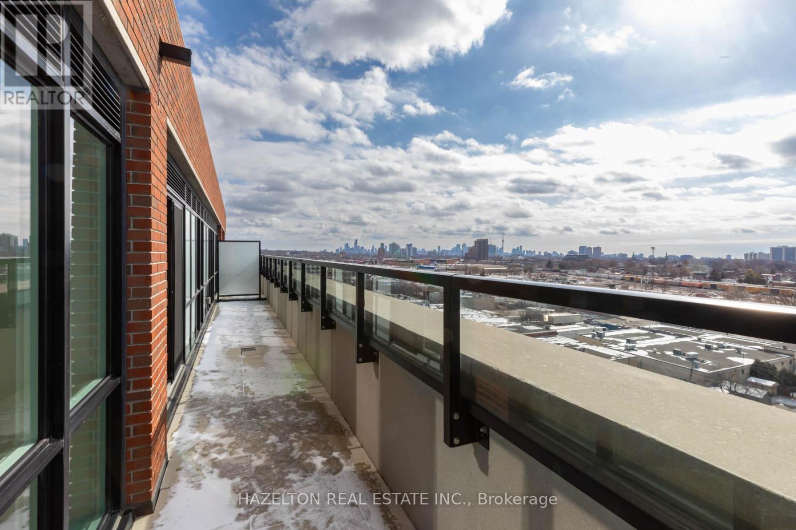 905 - 2300 St. Clair Avenue W Property Photo 27