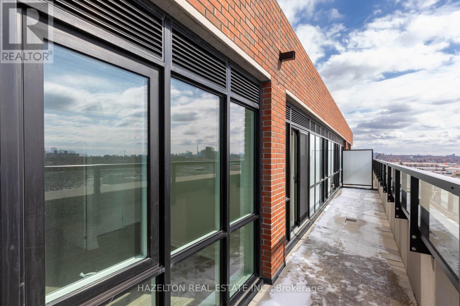 905 - 2300 St. Clair Avenue W Property Photo 28