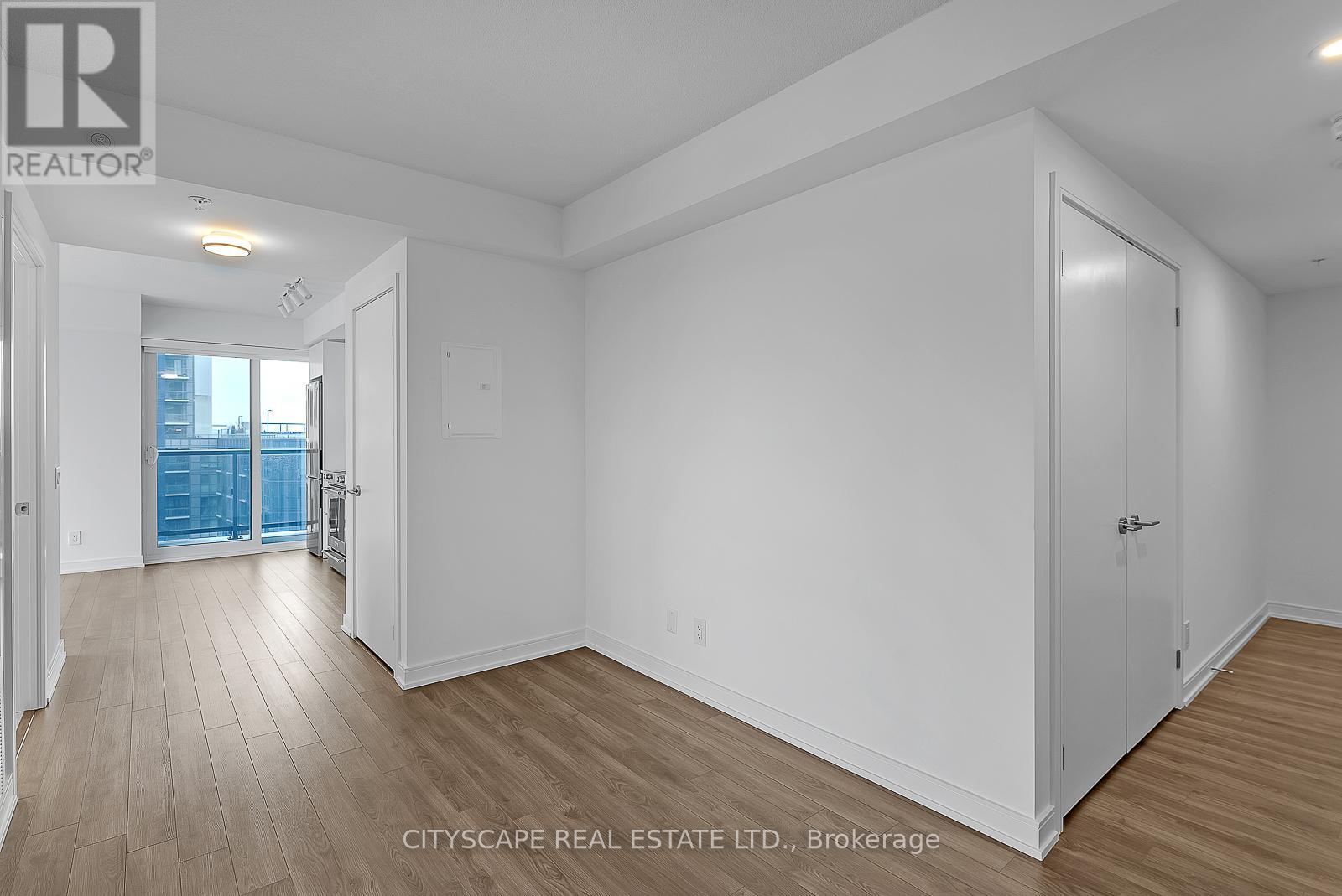 910 - 30 Samuel Wood Way Property Photo 3