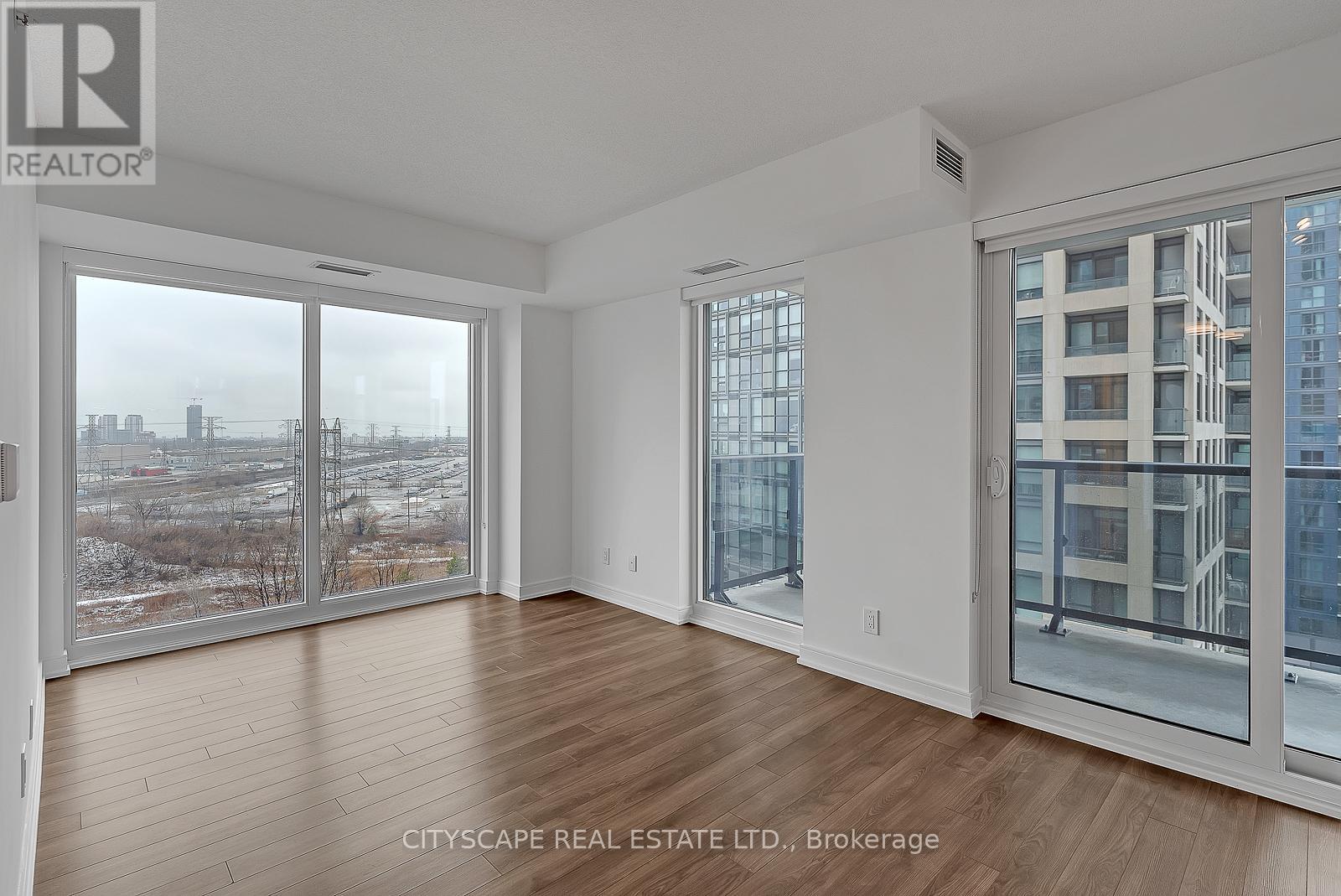 910 - 30 Samuel Wood Way Property Photo 11