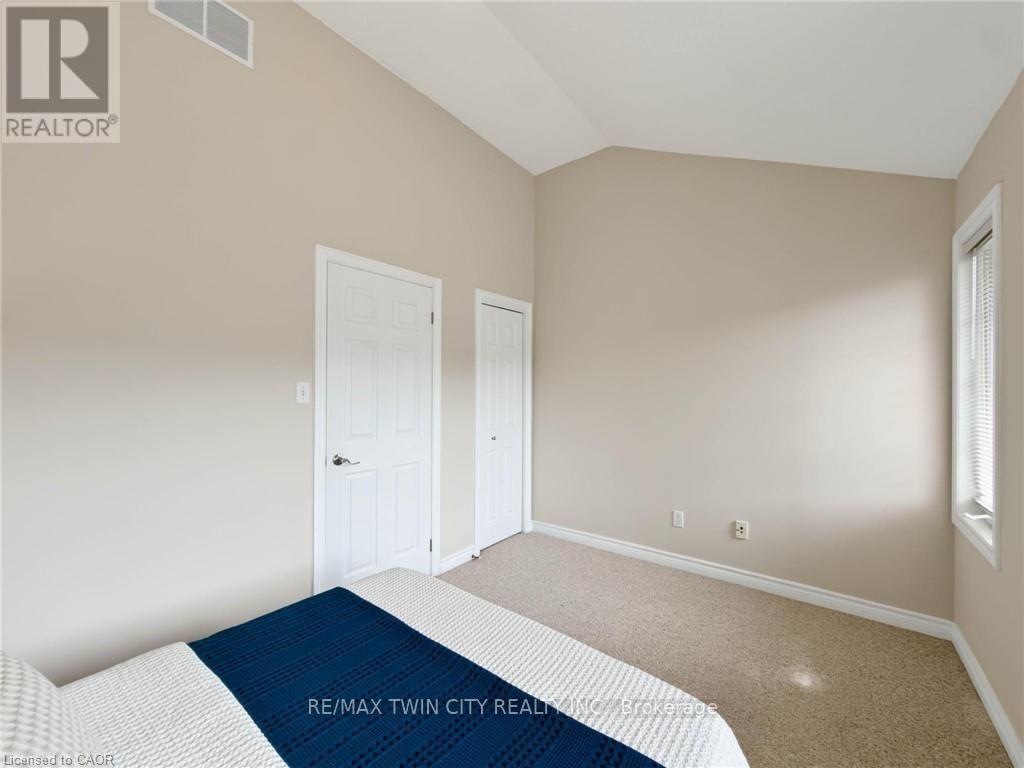 105 - 3480 Upper Middle Road Property Photo 27
