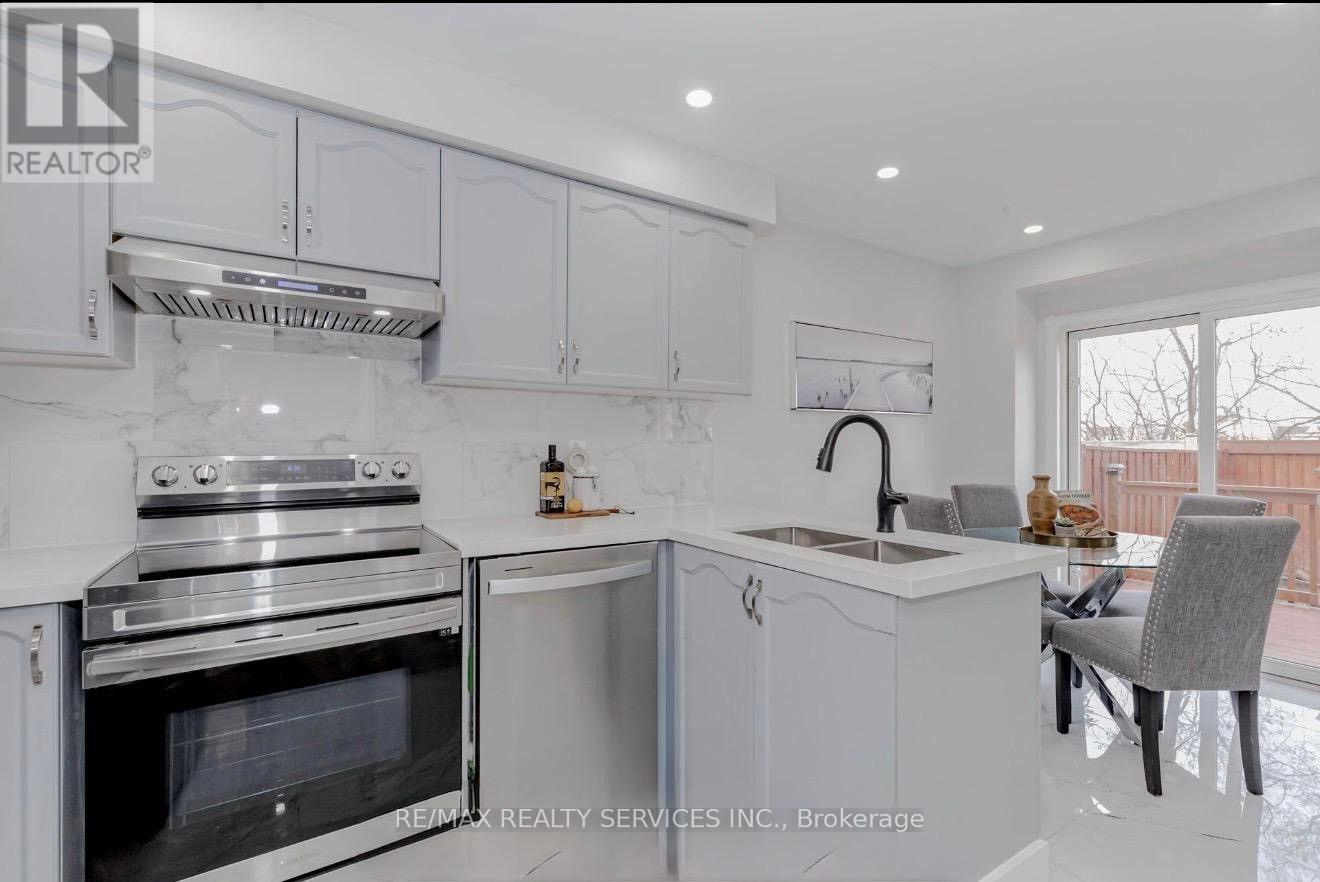 86 Heartleaf Crescent Property Photo 7
