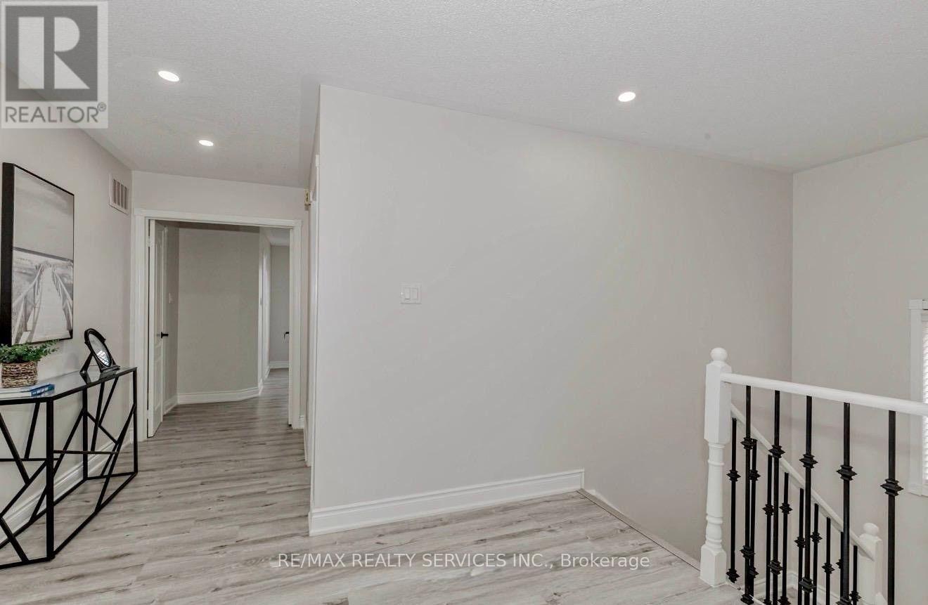 86 Heartleaf Crescent Property Photo 11