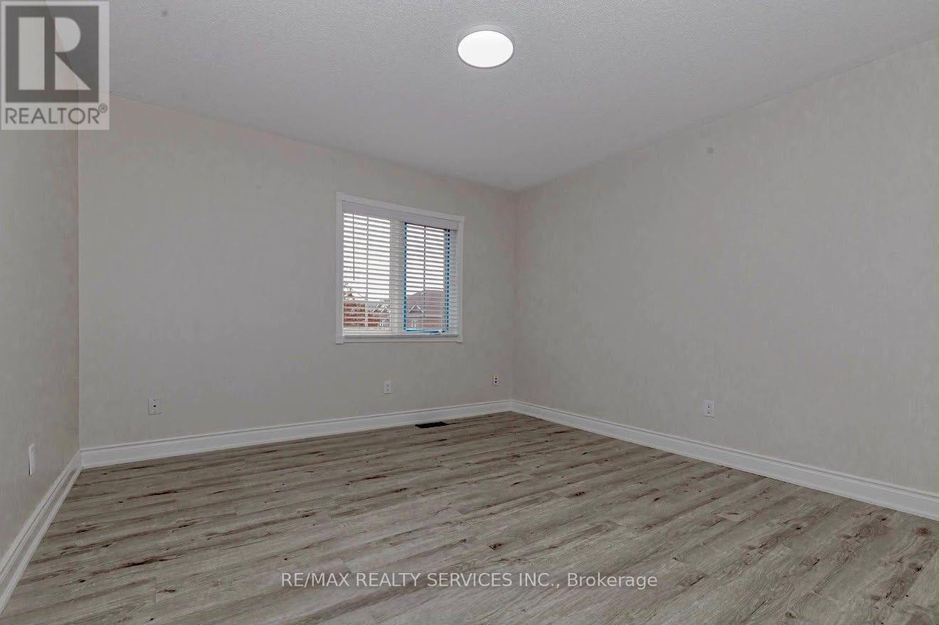 86 Heartleaf Crescent Property Photo 12