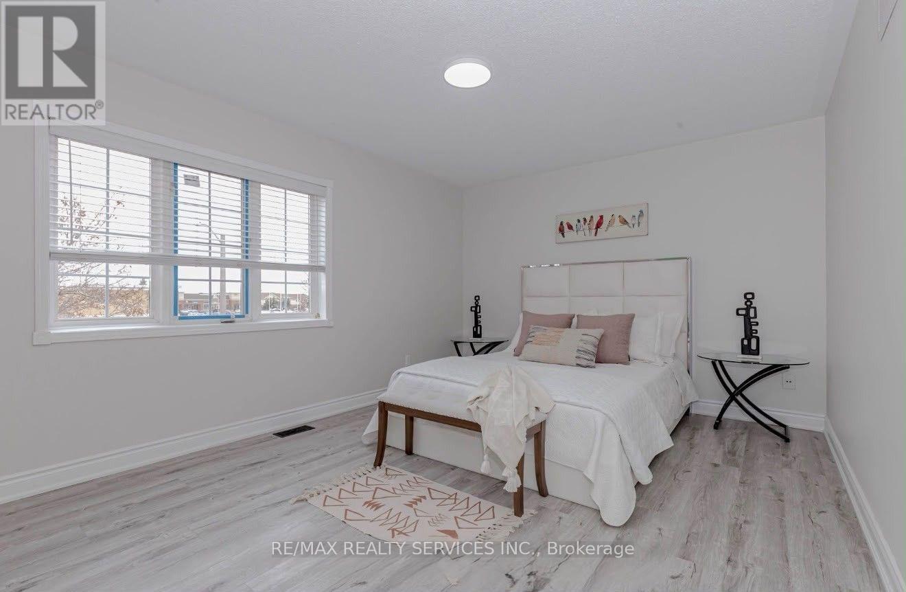 86 Heartleaf Crescent Property Photo 16