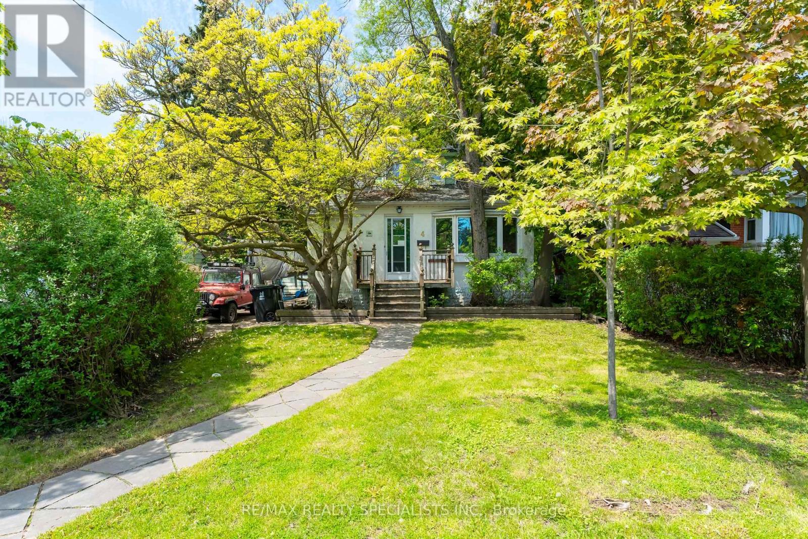 4 ELTON CRESCENT Property Photo 1