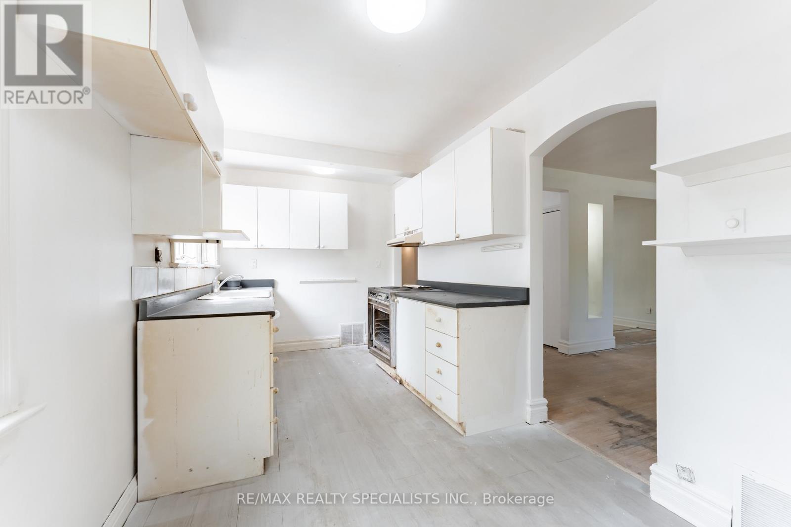 4 Elton Crescent Property Photo 6