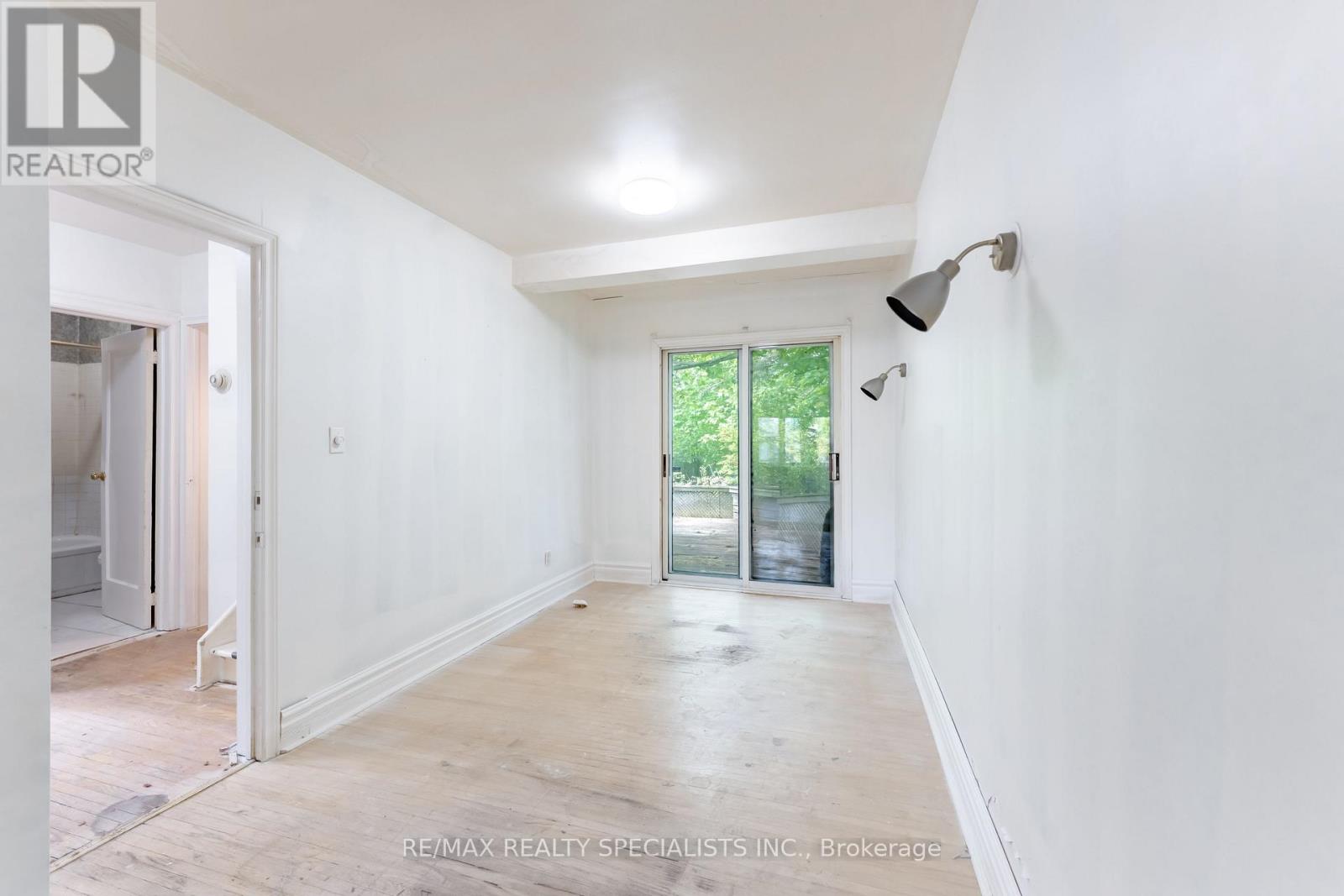 4 Elton Crescent Property Photo 8
