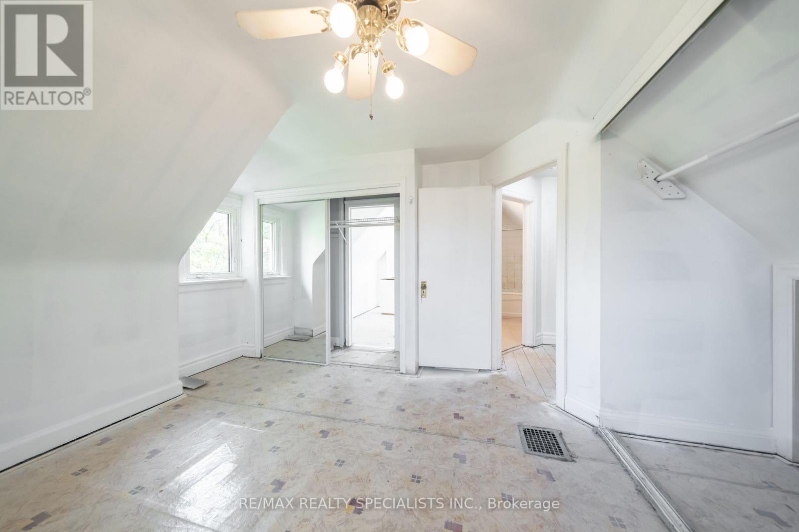 4 Elton Crescent Property Photo 9