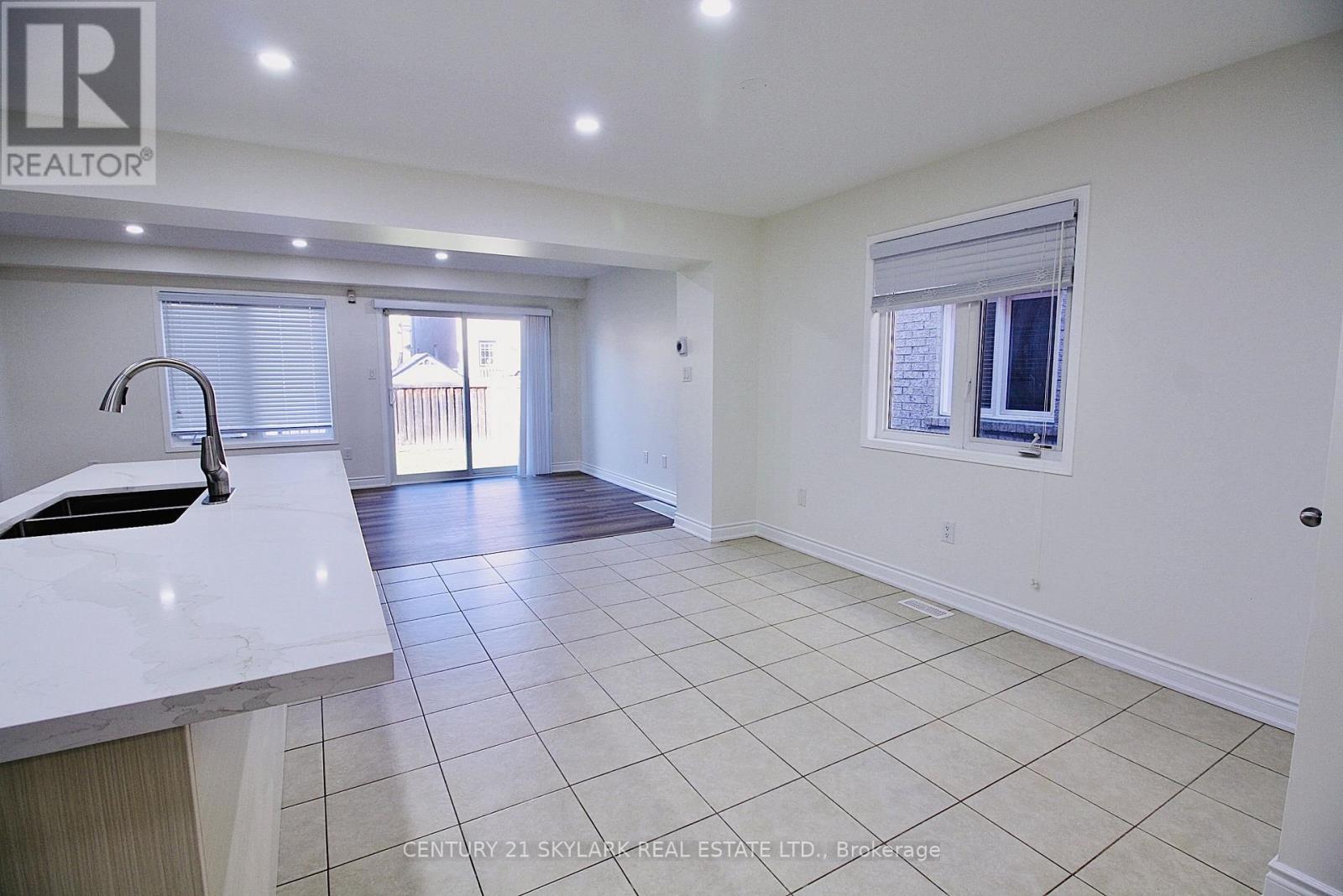 61 Lightcatcher Circle Property Photo 4
