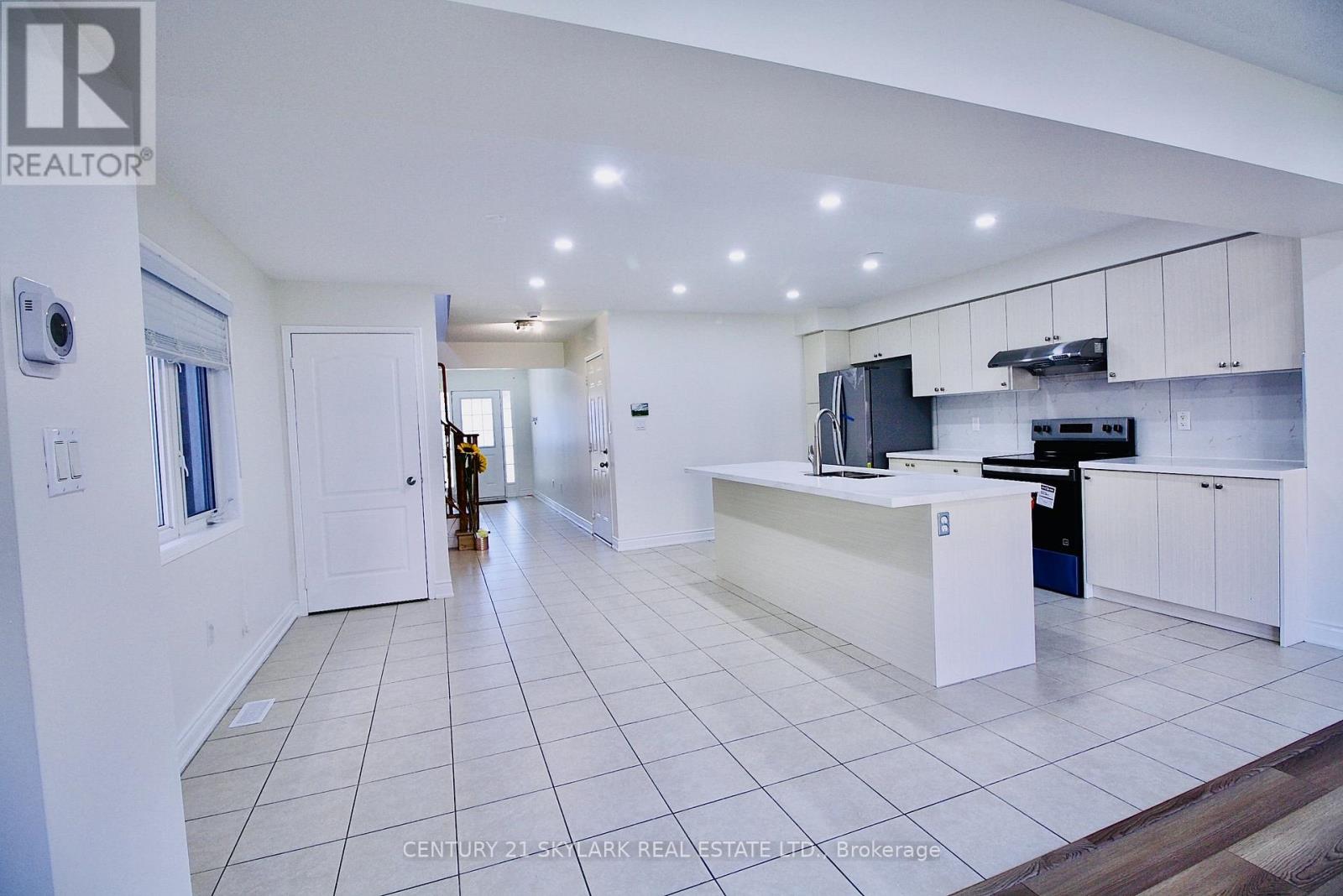 61 Lightcatcher Circle Property Photo 5