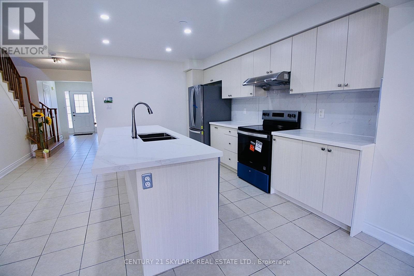 61 Lightcatcher Circle Property Photo 6
