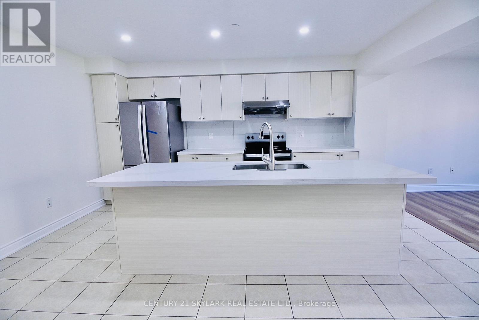 61 Lightcatcher Circle Property Photo 7