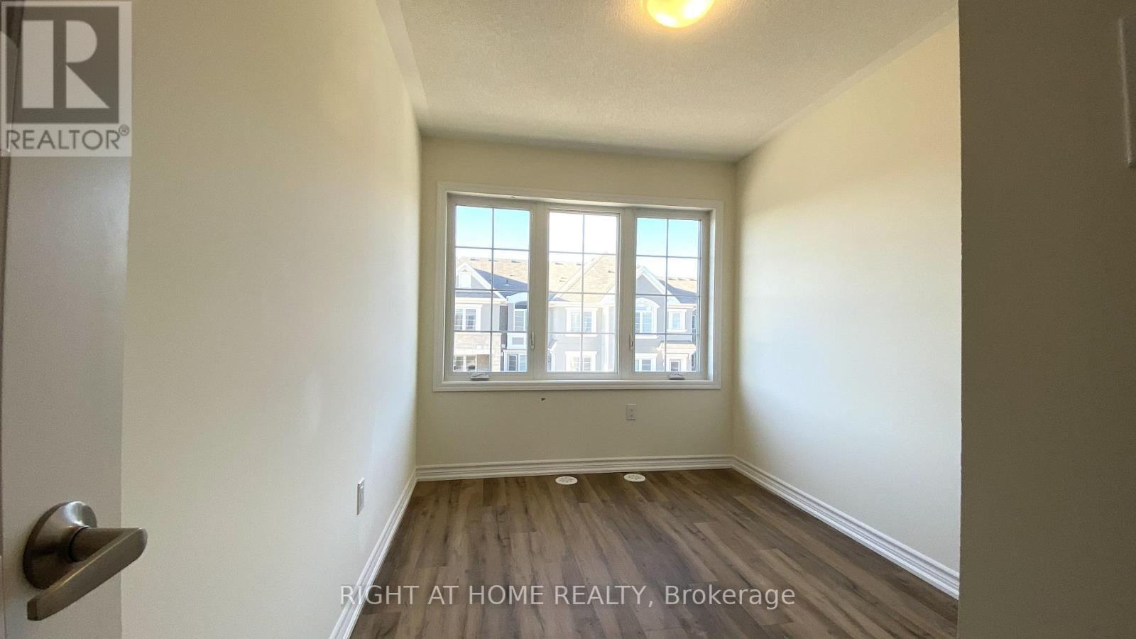 980 Alder Gate Property Photo 11