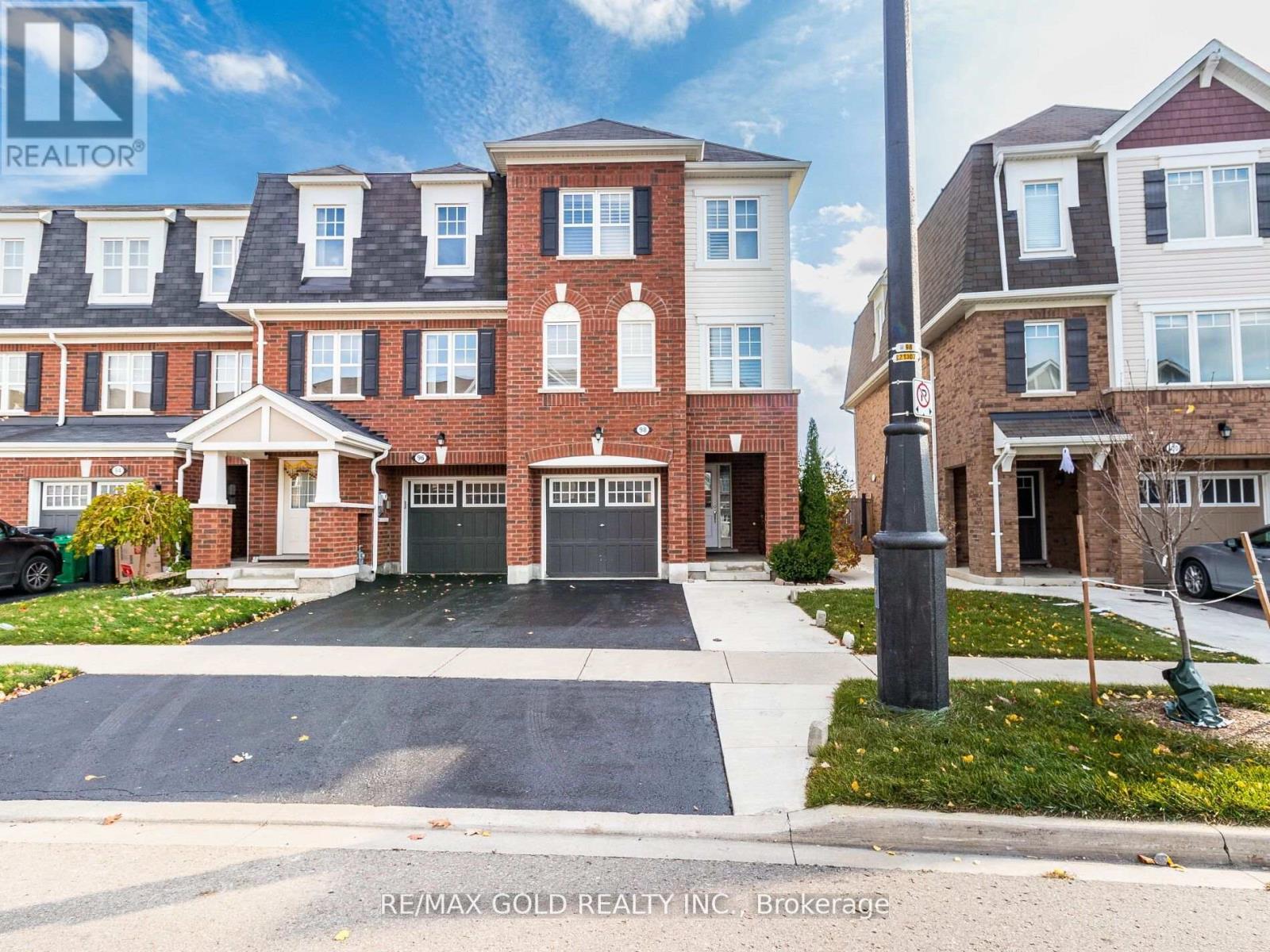 98 Bannister Crescent Property Photo 2