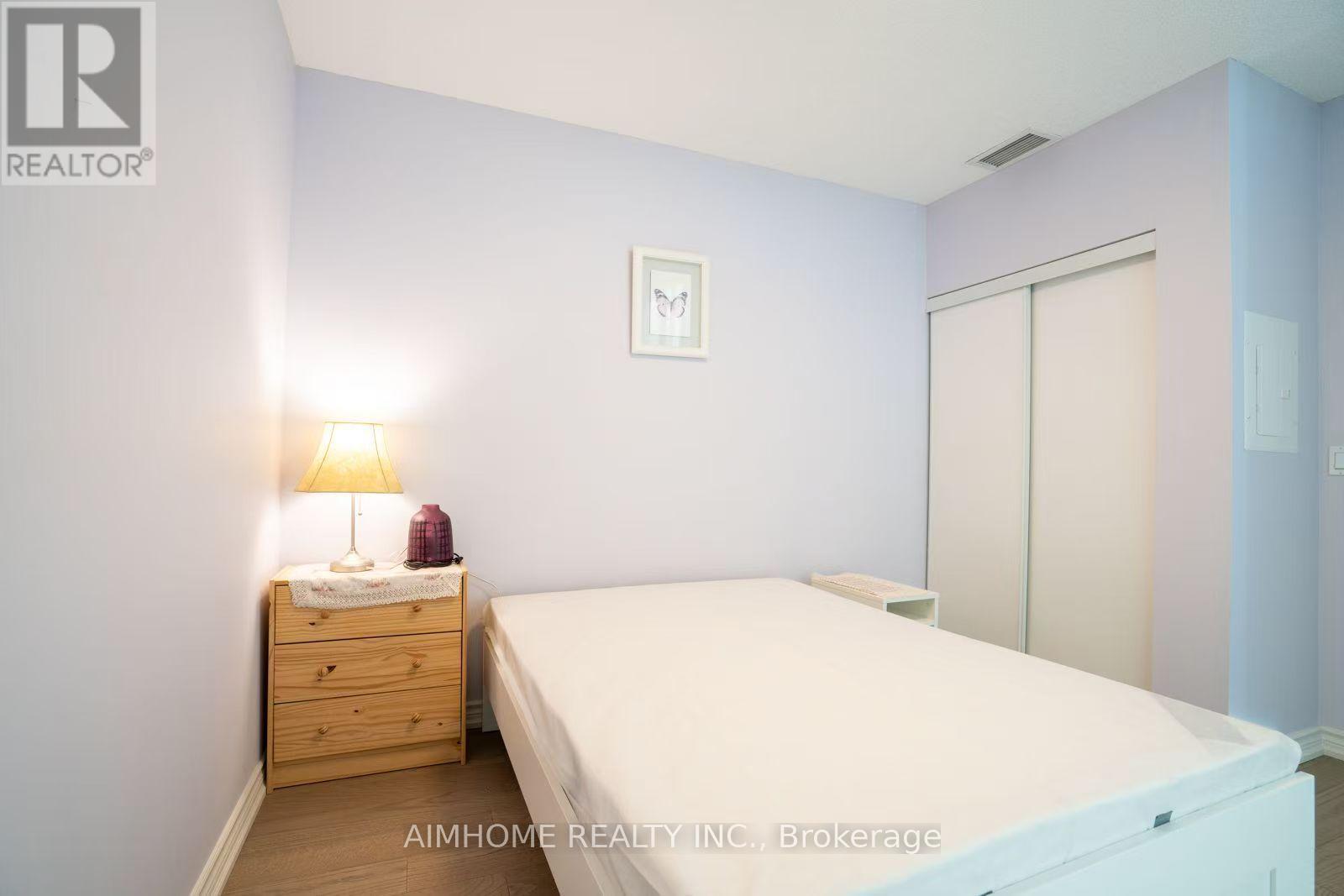 3202 - 2240 Lakeshore Boulevard Property Photo 9