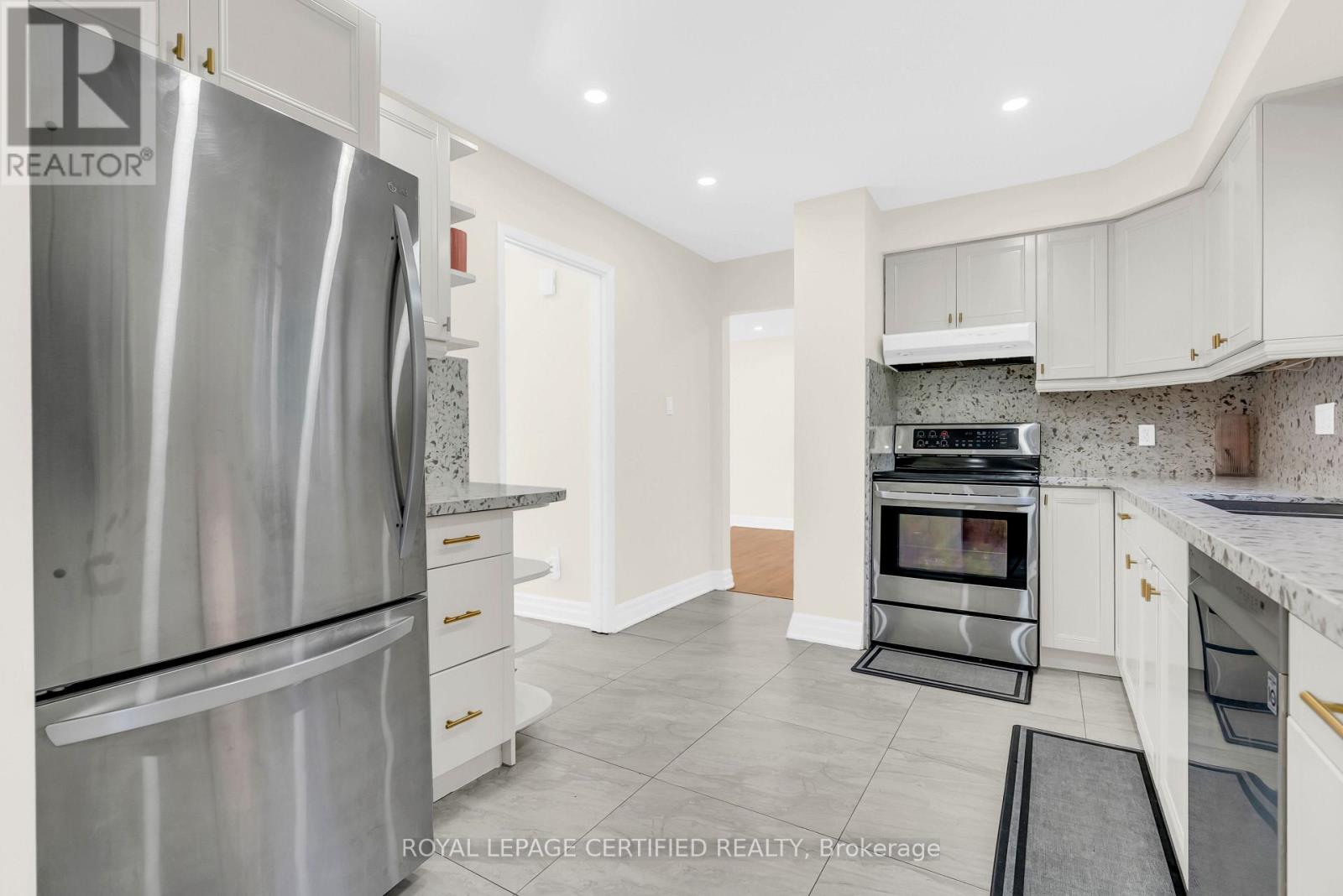 22 Madelaine Crescent Property Photo 14