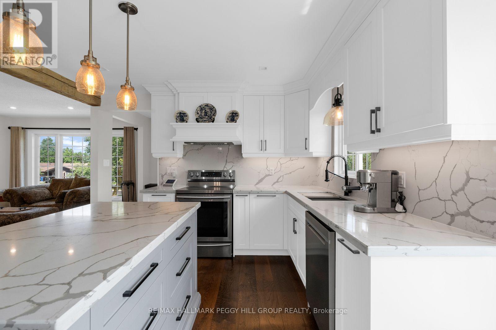 154 Bythia Street Property Photo 3