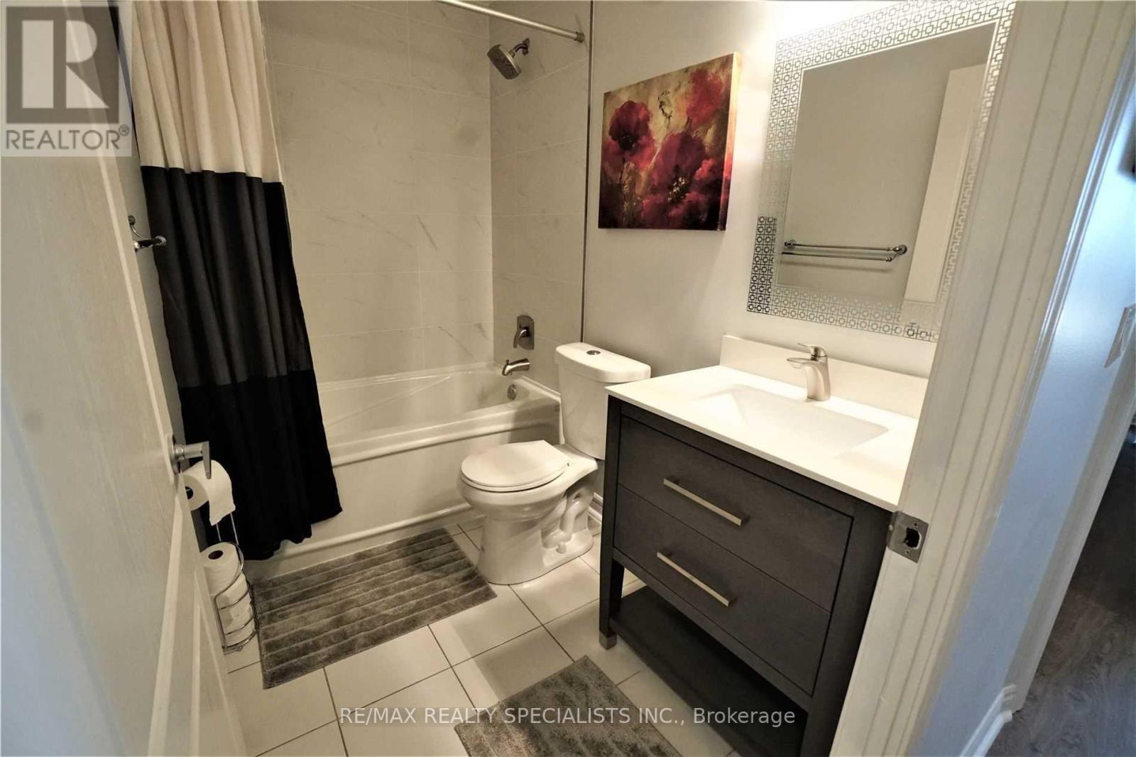 2207 - 33 Elm Drive Property Photo 11