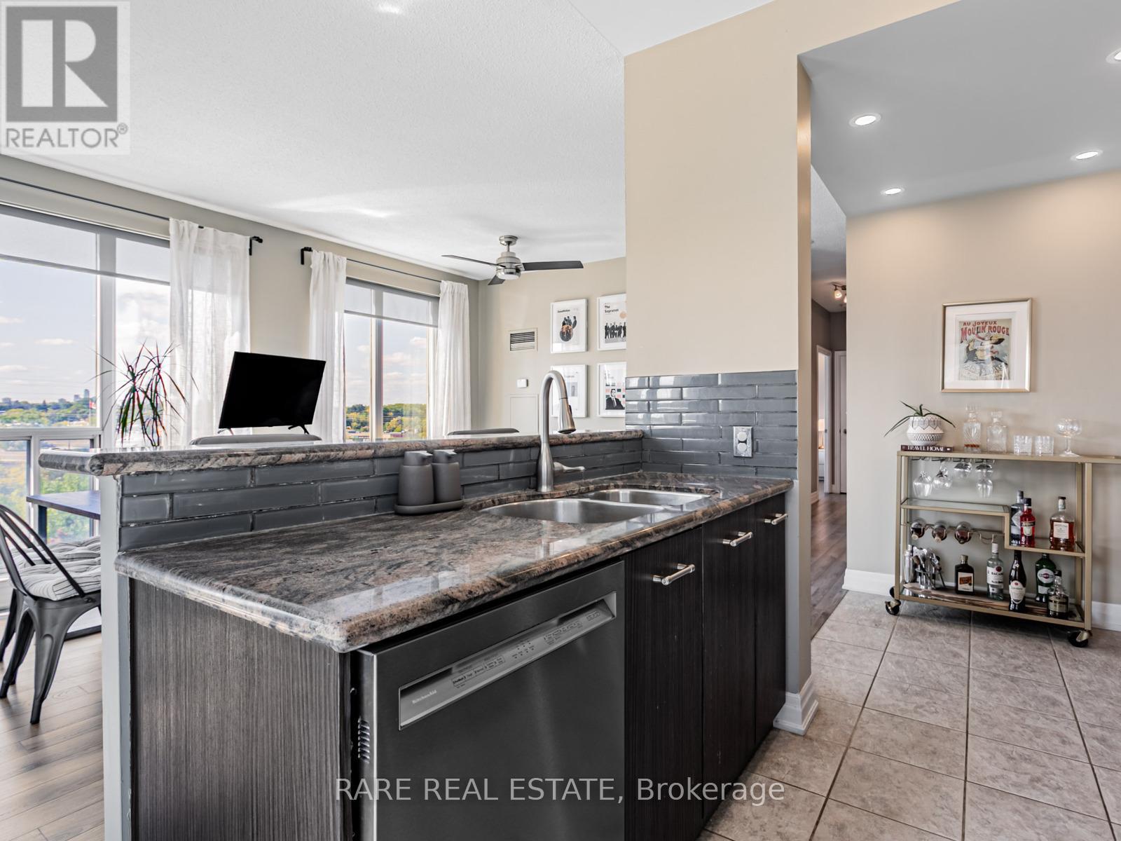 703 - 2119 Lake Shore Boulevard W Property Photo 11