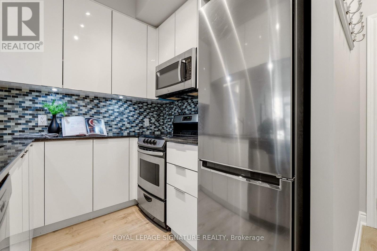 330 - 80 Marine Parade Drive Property Photo 14