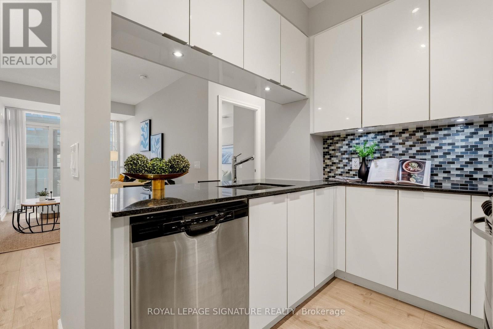 330 - 80 Marine Parade Drive Property Photo 15