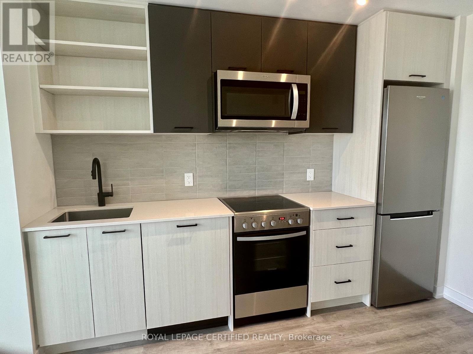 522 - 2300 St. Clair Avenue W Property Photo 3
