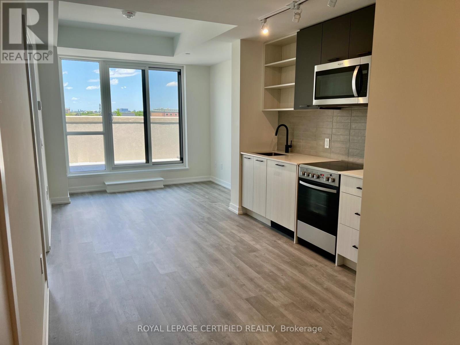 522 - 2300 St. Clair Avenue W Property Photo 6