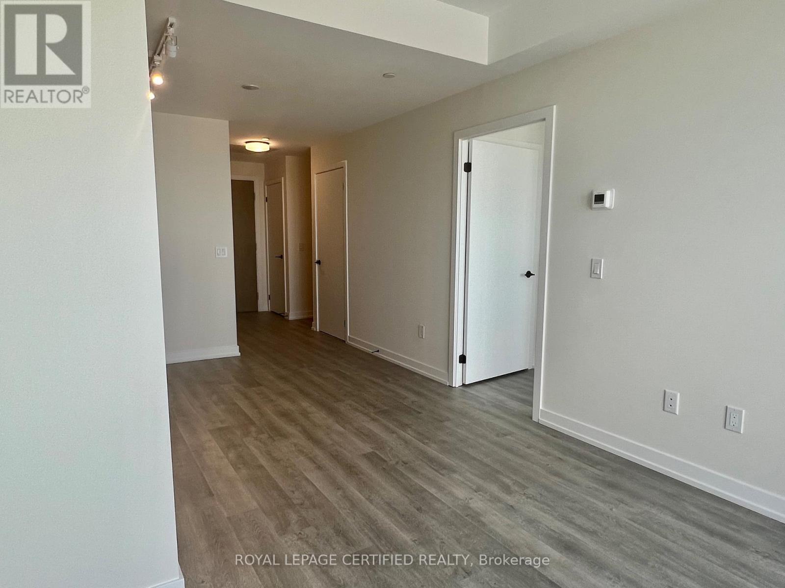 522 - 2300 St. Clair Avenue W Property Photo 7