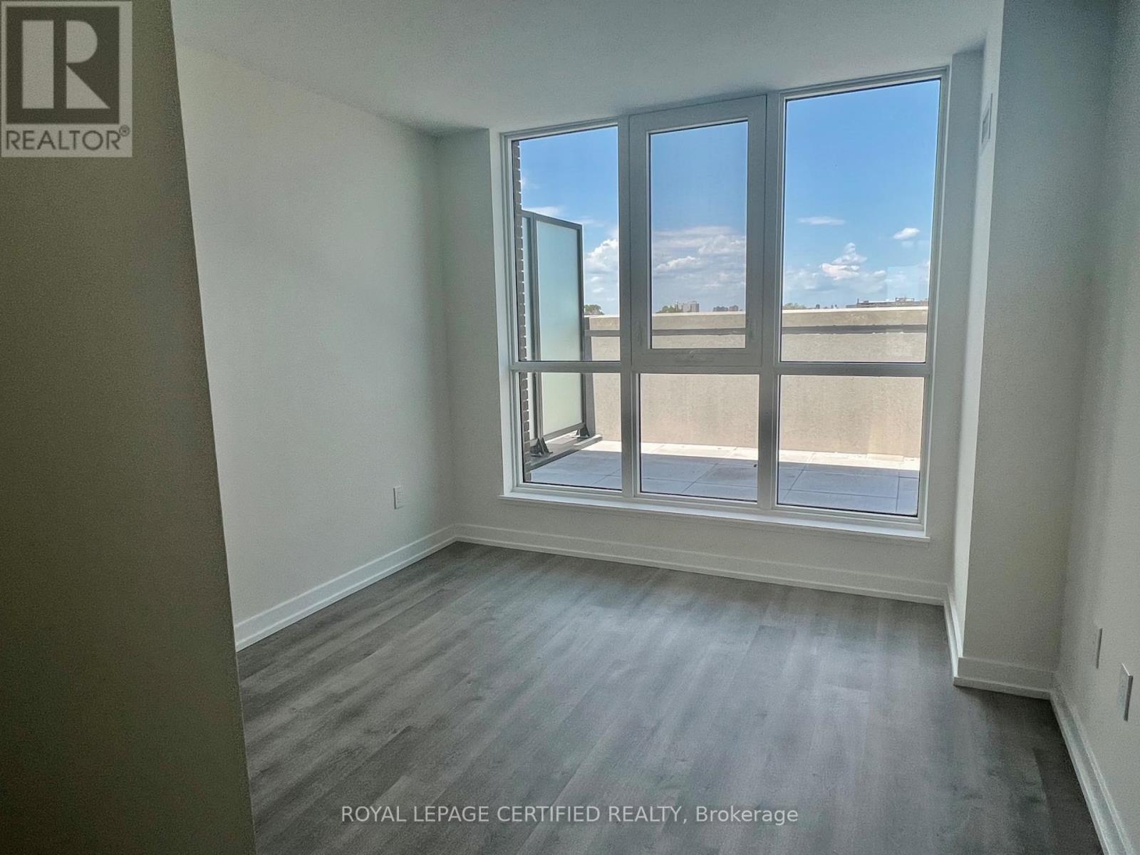 522 - 2300 St. Clair Avenue W Property Photo 10