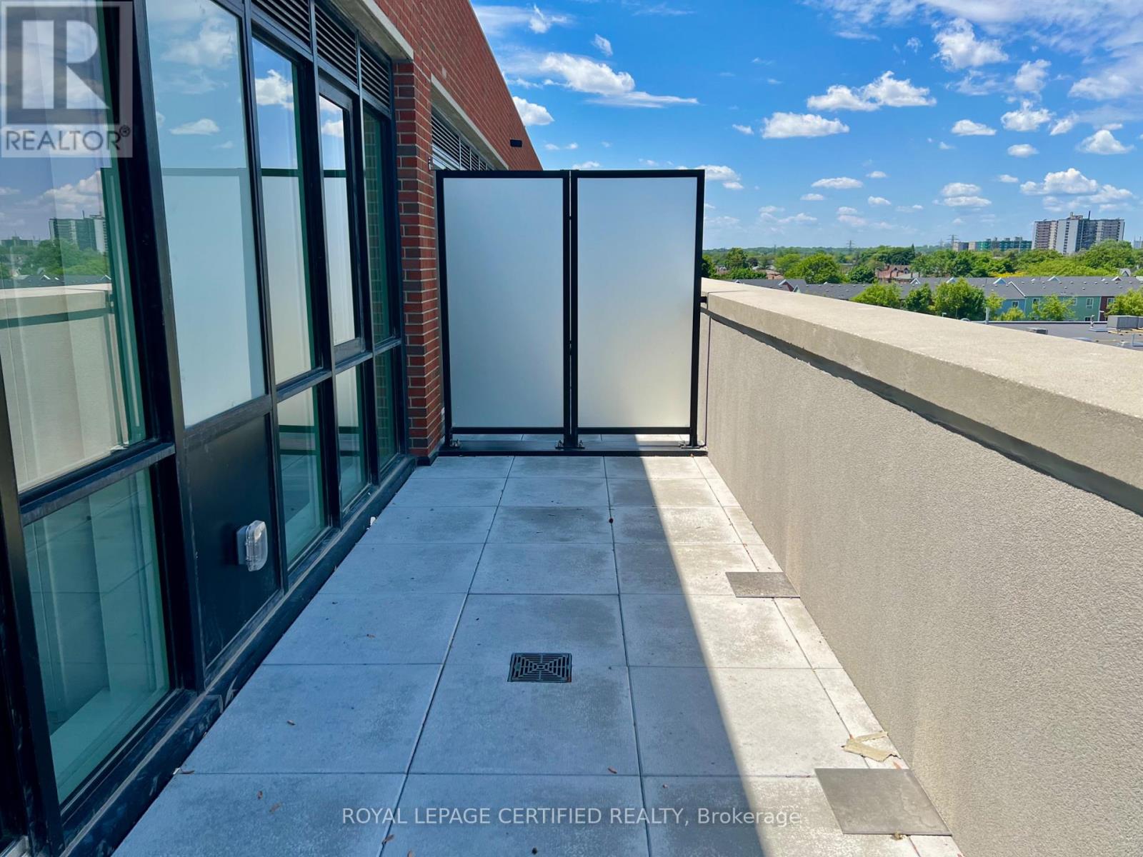522 - 2300 St. Clair Avenue W Property Photo 21