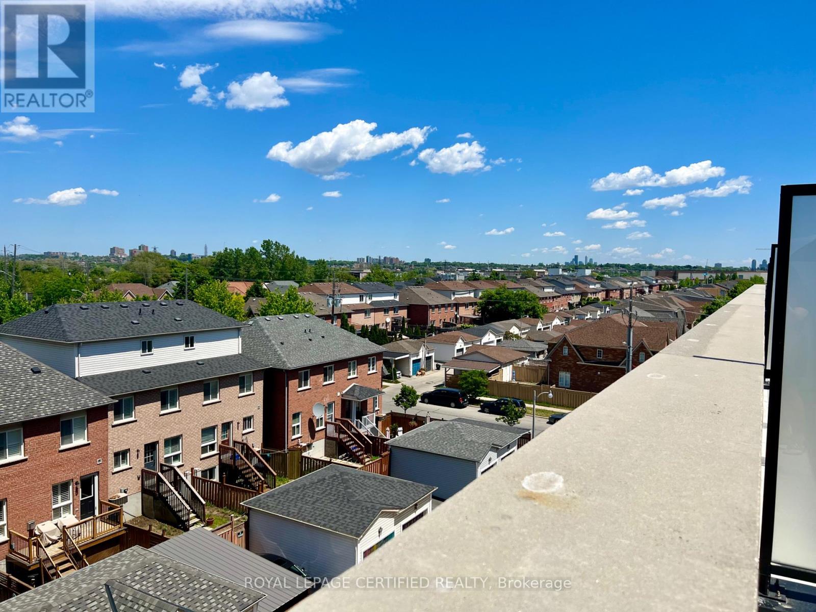 522 - 2300 St. Clair Avenue W Property Photo 23